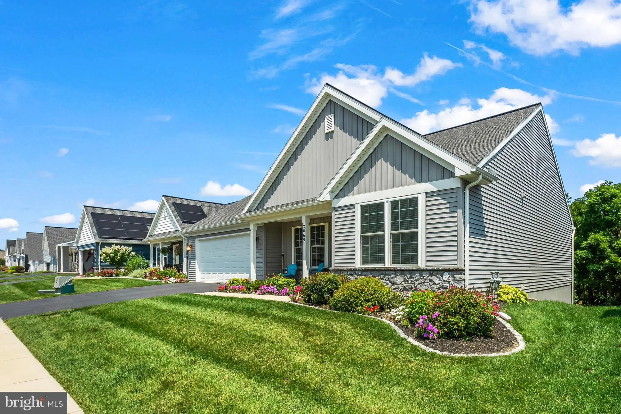 Property Slideshow image 6 of 41 | 2069 spring wood ln, Mechanicsburg, PA, 17055