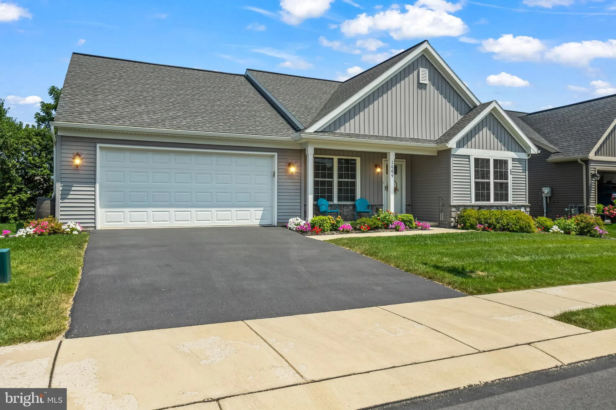 Property Slideshow image 7 of 41 | 2069 spring wood ln, Mechanicsburg, PA, 17055