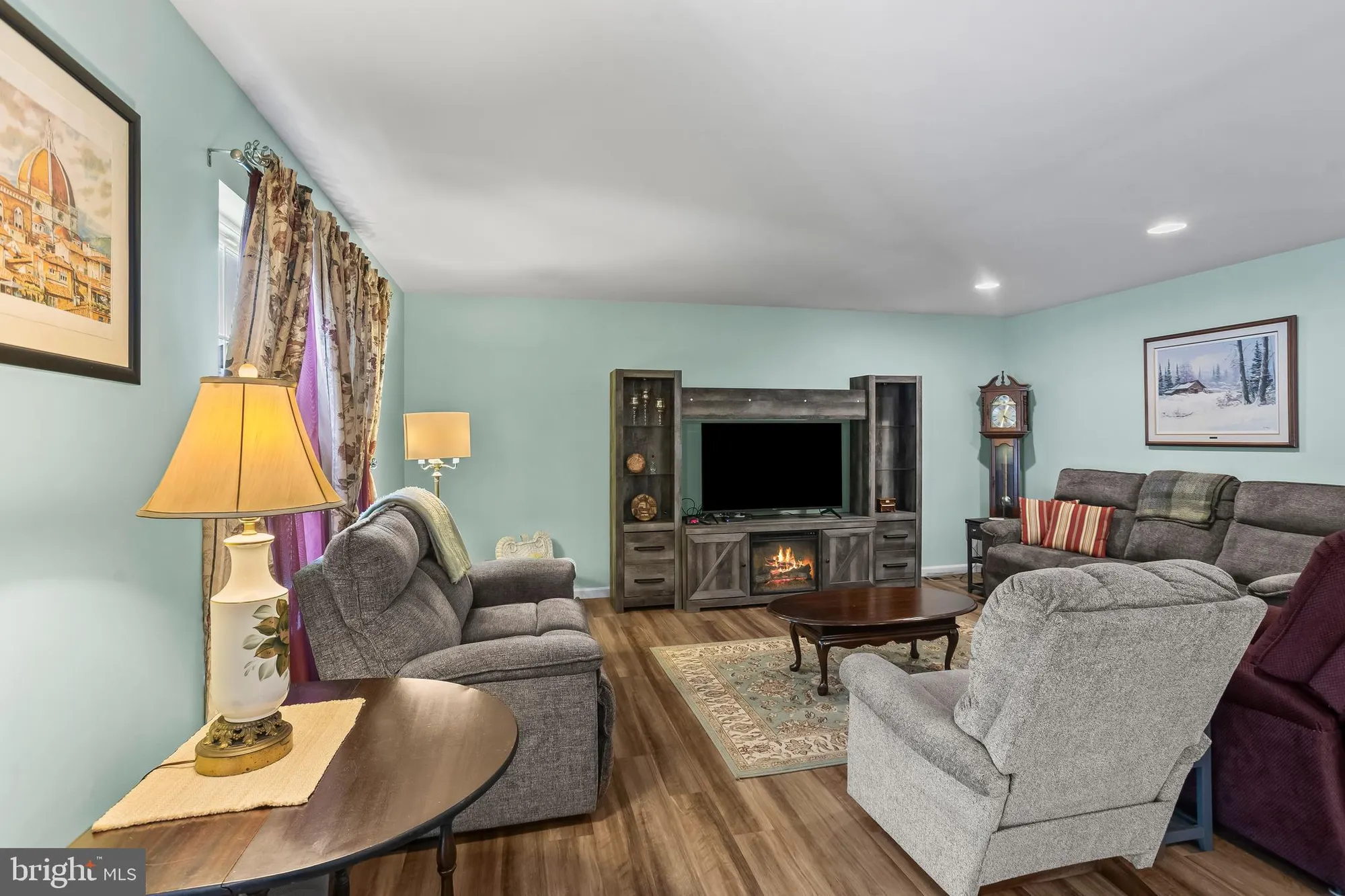 Property Slideshow image 13 of 41 | 2069 spring wood ln, Mechanicsburg, PA, 17055