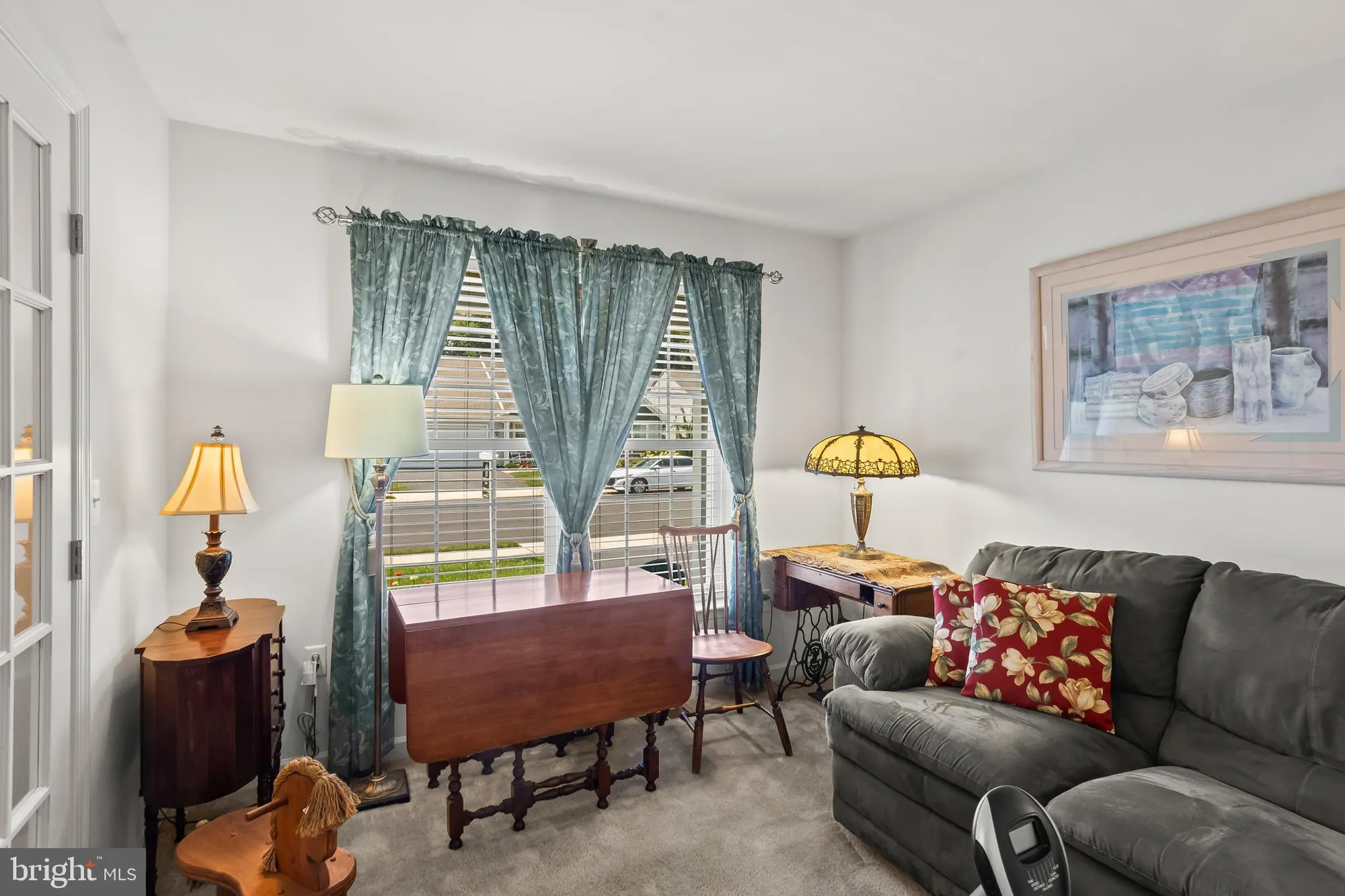 Property Slideshow image 11 of 41 | 2069 spring wood ln, Mechanicsburg, PA, 17055