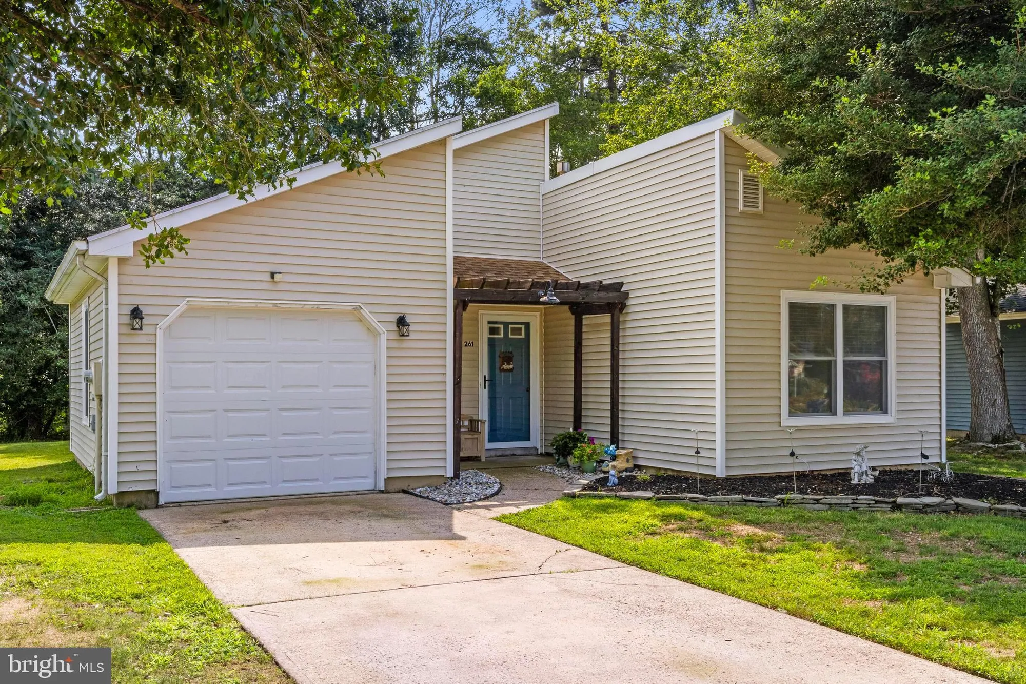 Property Slideshow image 1 of 50 | 261 yorktowne dr, Little Egg Harbor Twp, NJ, 08087