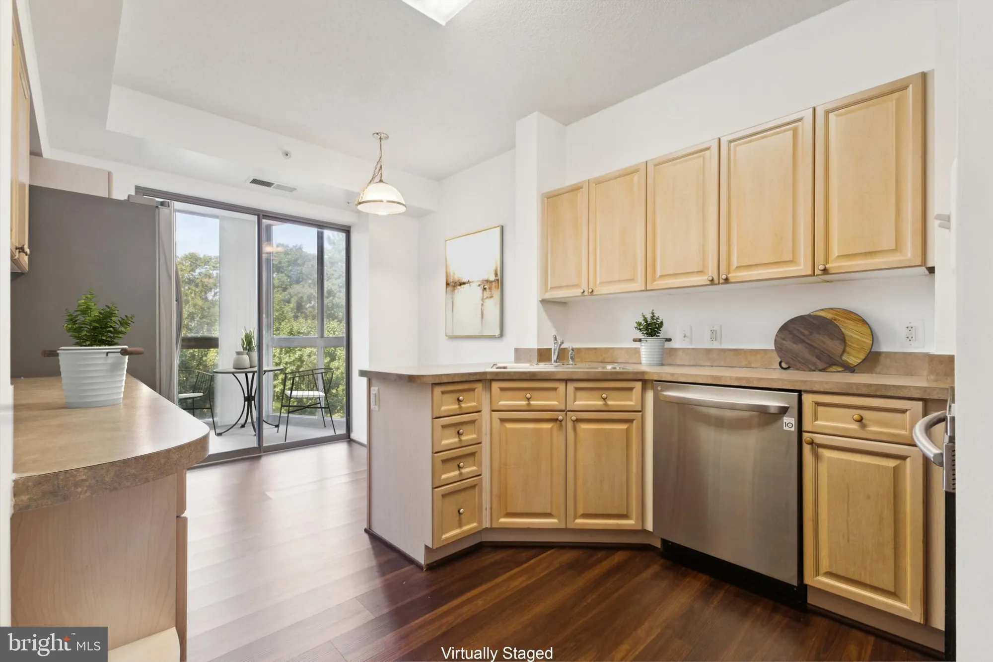 Property Slideshow image 7 of 25 | 19355 cypress ridge ter 423, Leesburg, VA, 20176