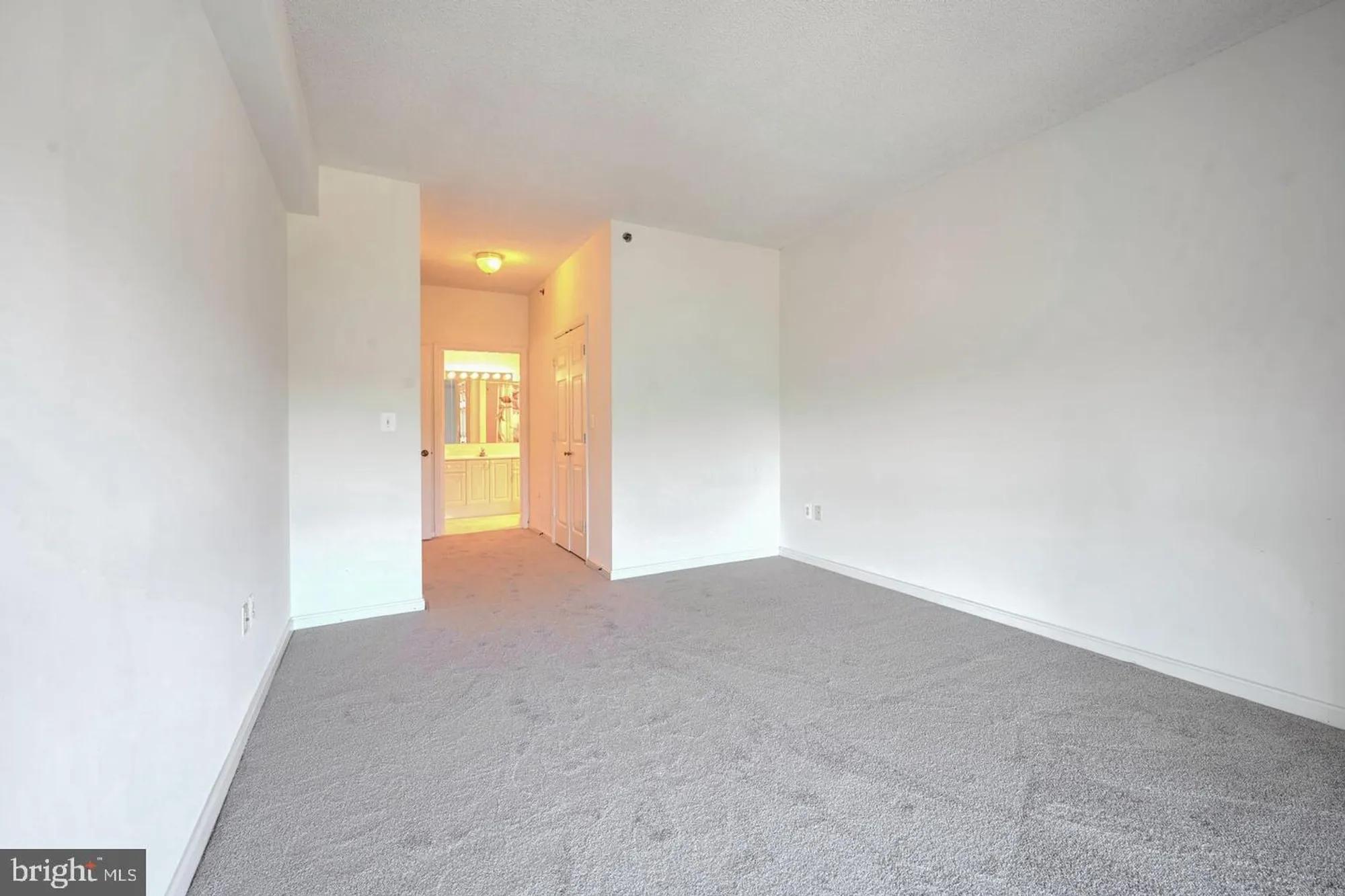 Property Slideshow image 6 of 8 | 3200 n leisure world blvd apt 512, Silver Spring, MD, 20906