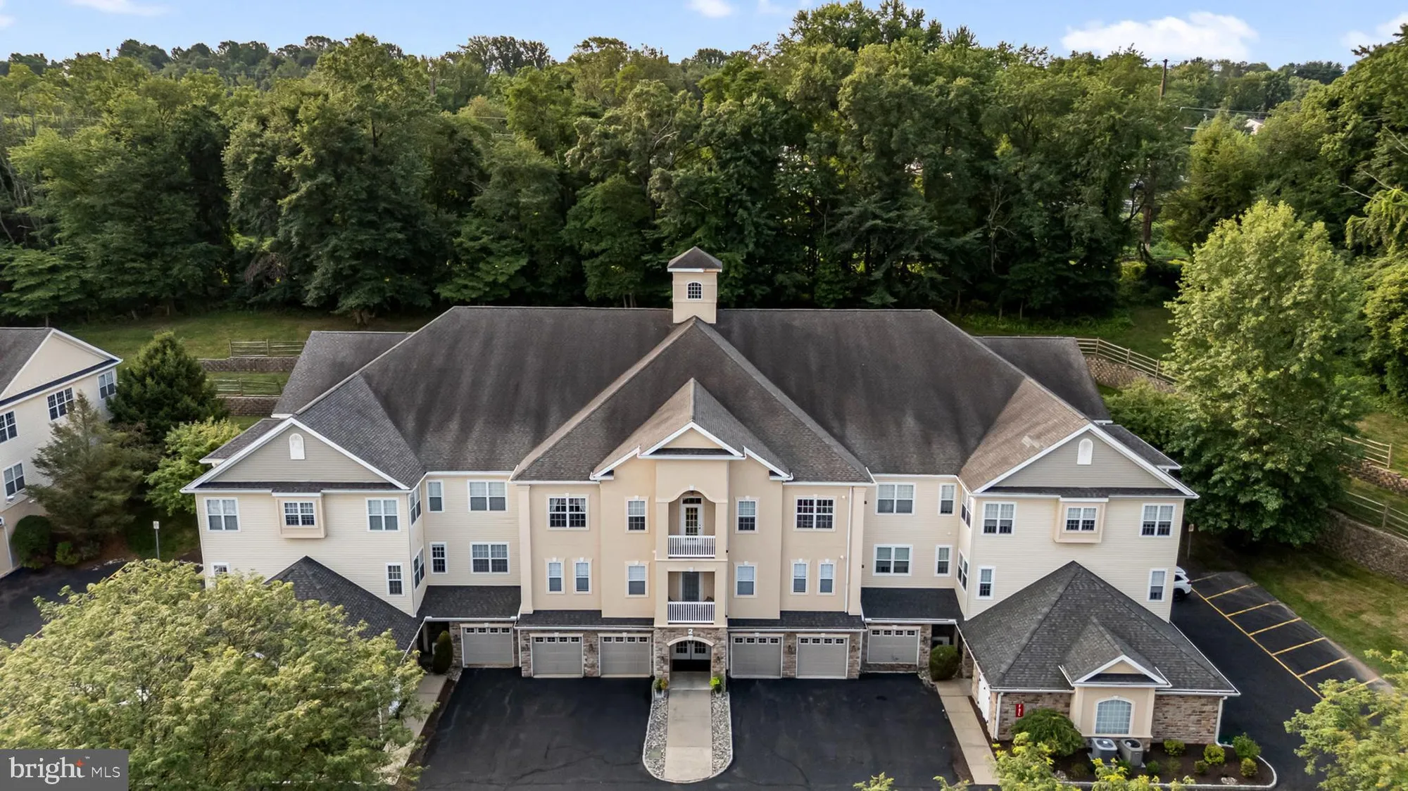 Property Slideshow image 51 of 56 | 2 falcon dr 202, Holland, PA, 18966