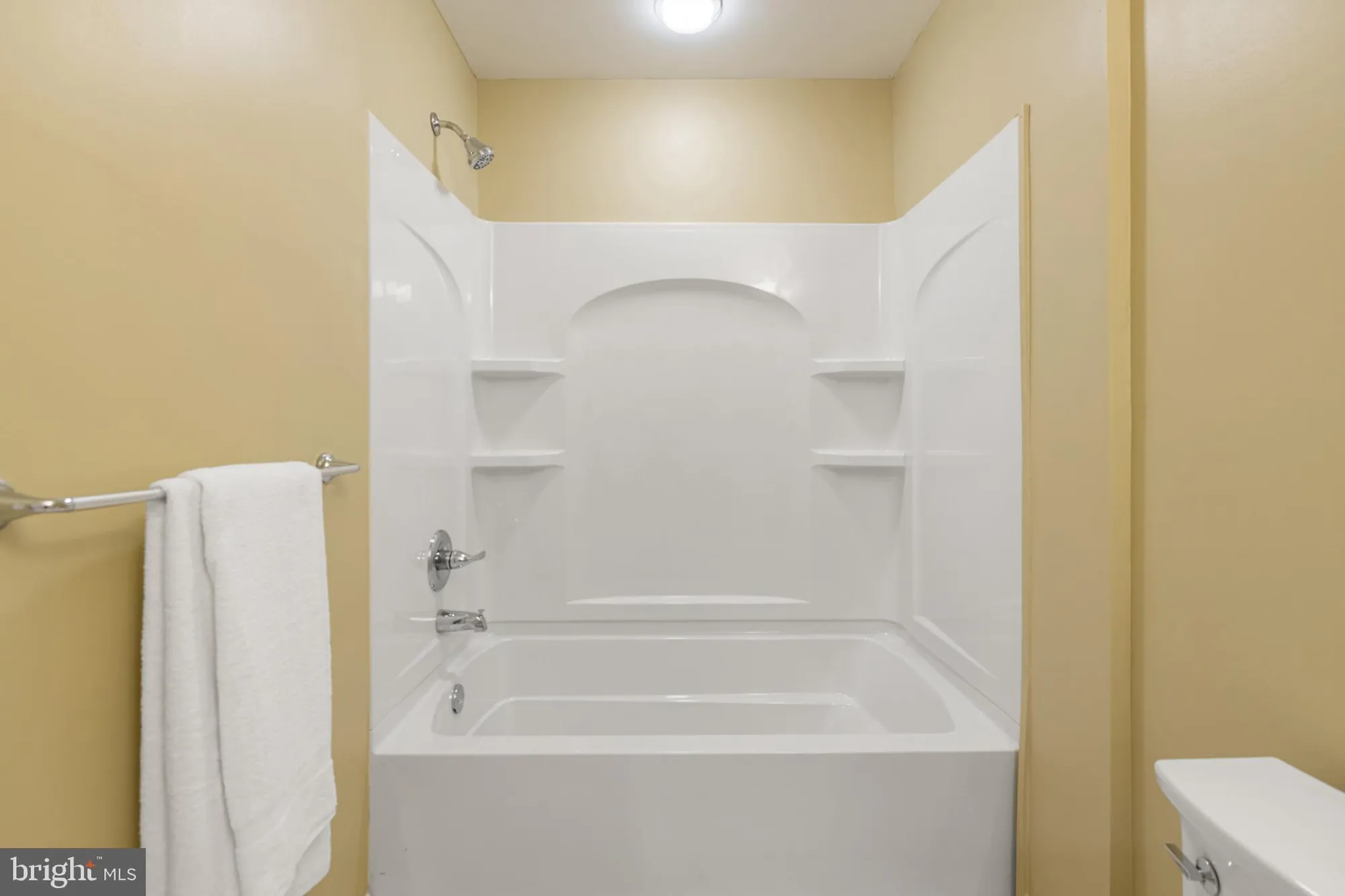 Property Slideshow image 17 of 56 | 2 falcon dr 202, Holland, PA, 18966