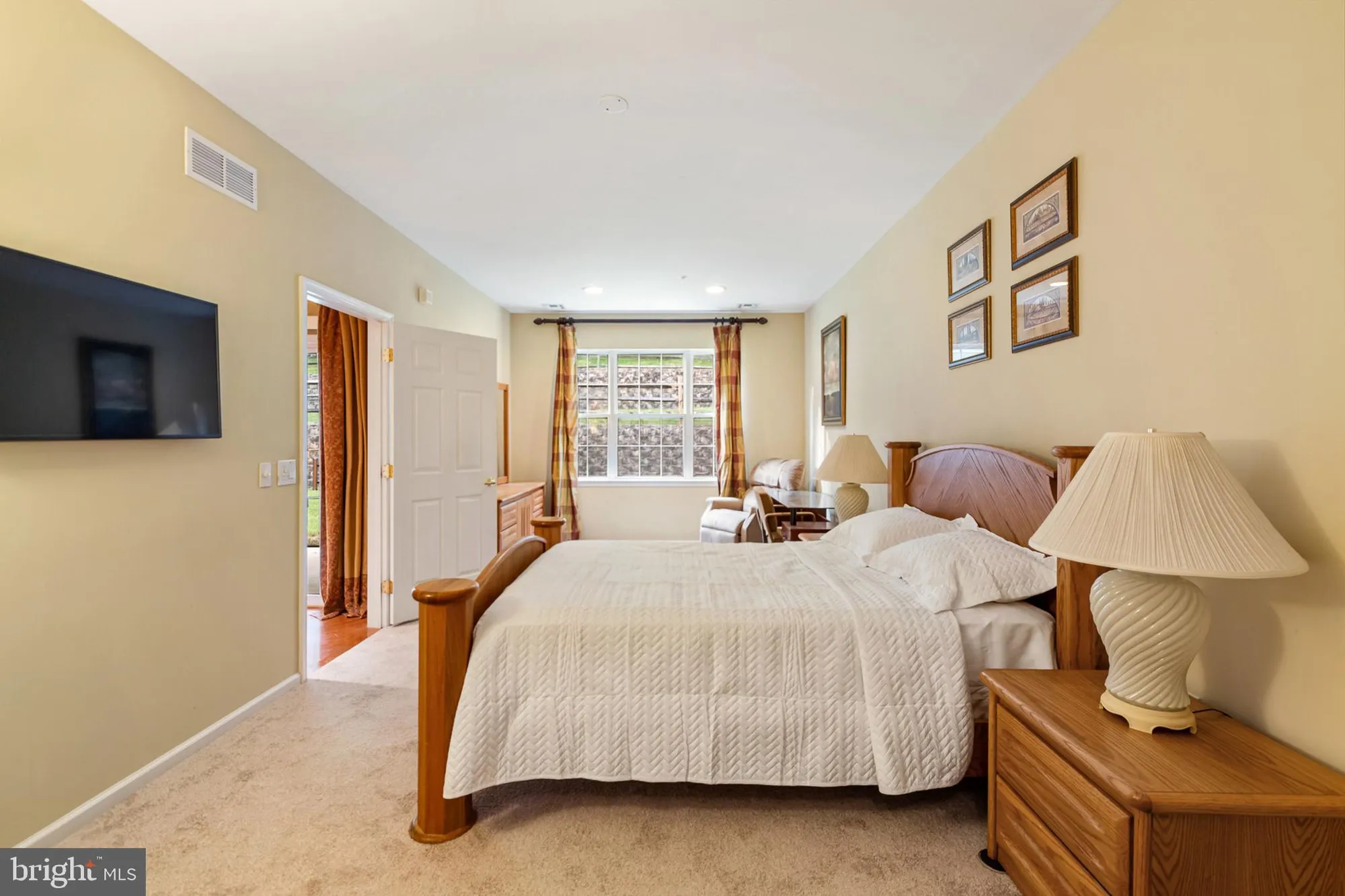 Property Slideshow image 25 of 56 | 2 falcon dr 202, Holland, PA, 18966