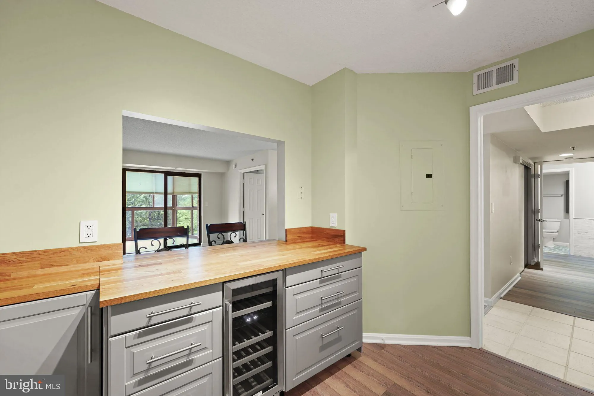 Property Slideshow image 7 of 33 | 19385 cypress ridge ter unit 522, Leesburg, VA, 20176