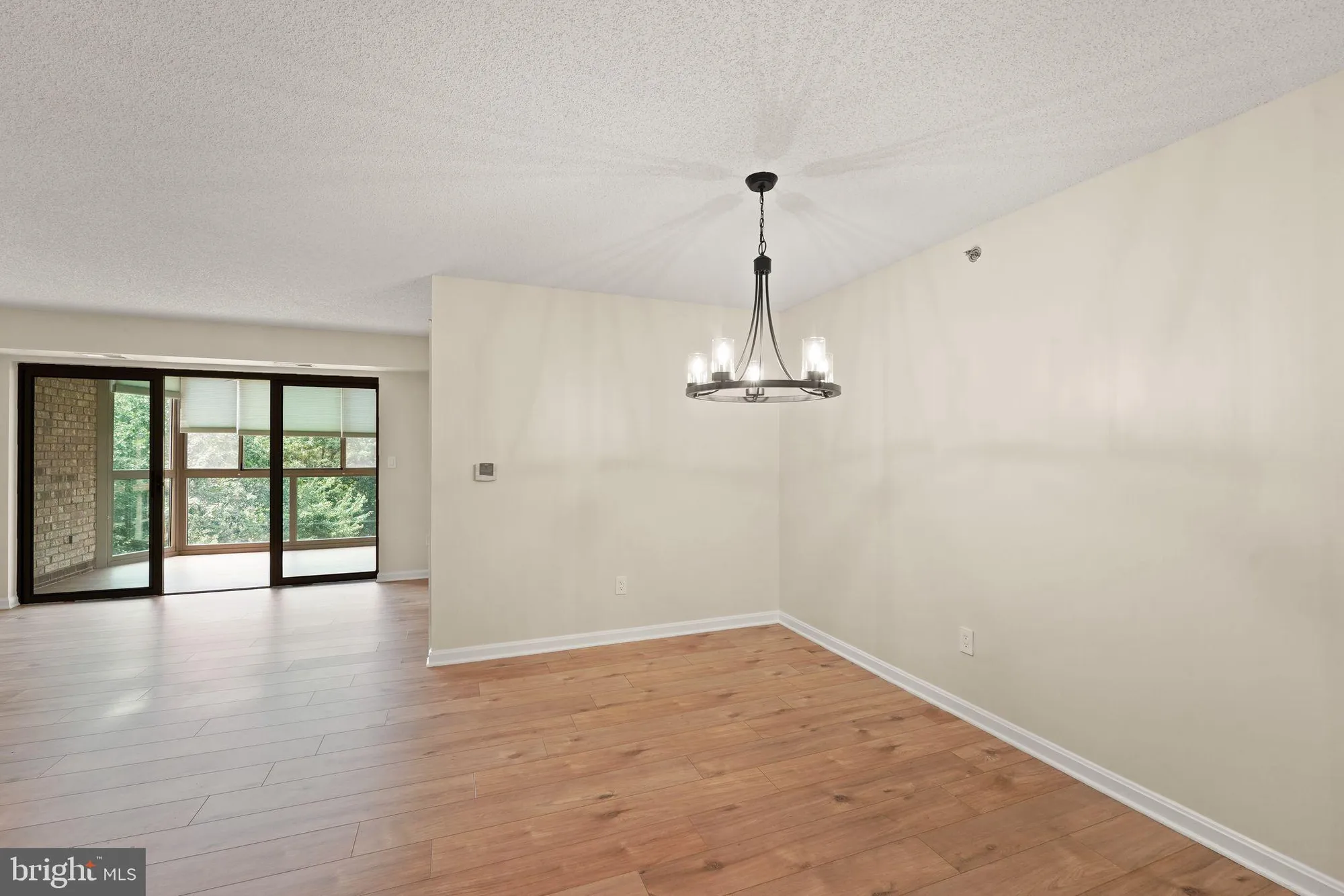 Property Slideshow image 9 of 33 | 19385 cypress ridge ter unit 522, Leesburg, VA, 20176