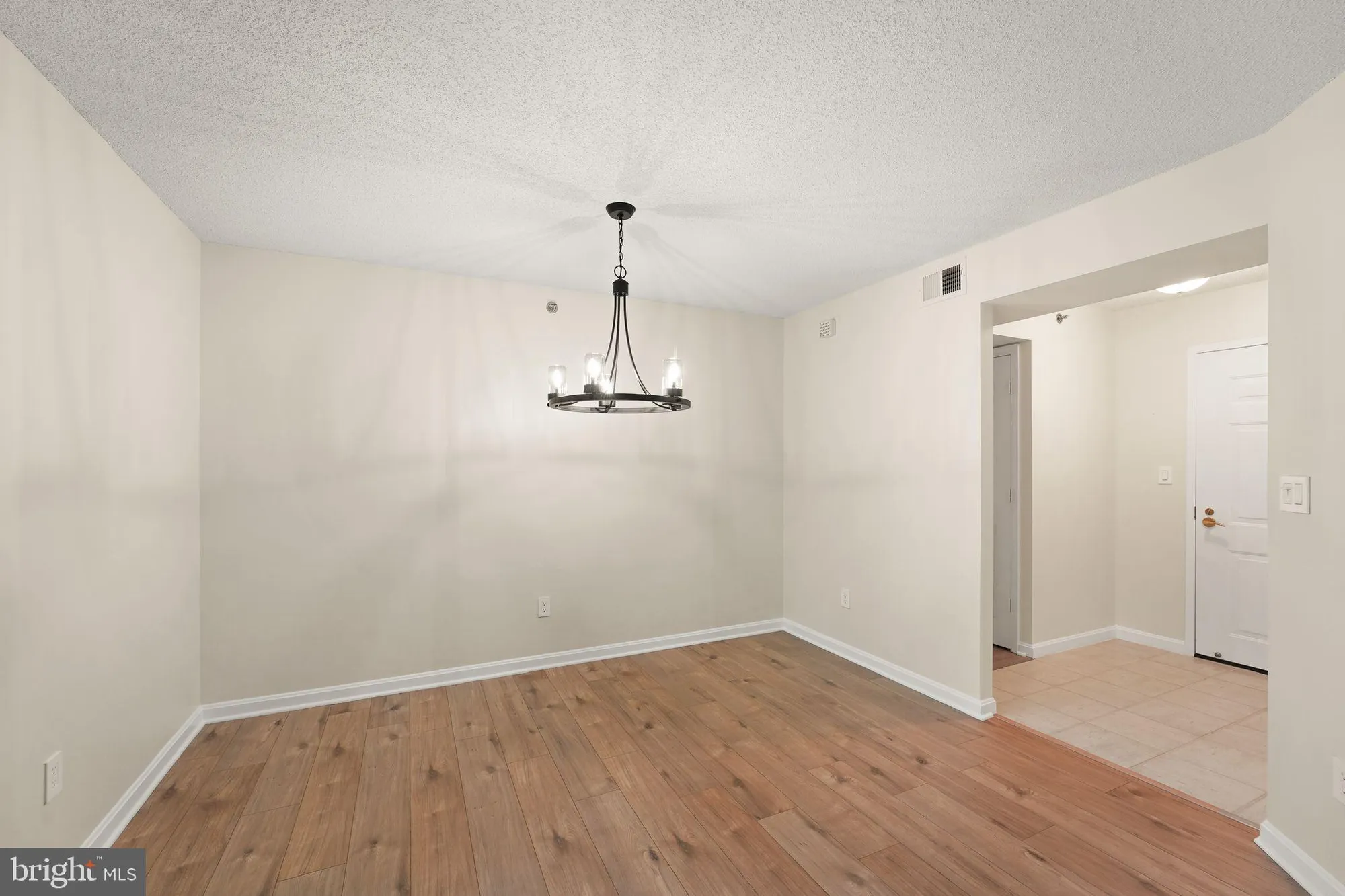 Property Slideshow image 21 of 33 | 19385 cypress ridge ter unit 522, Leesburg, VA, 20176