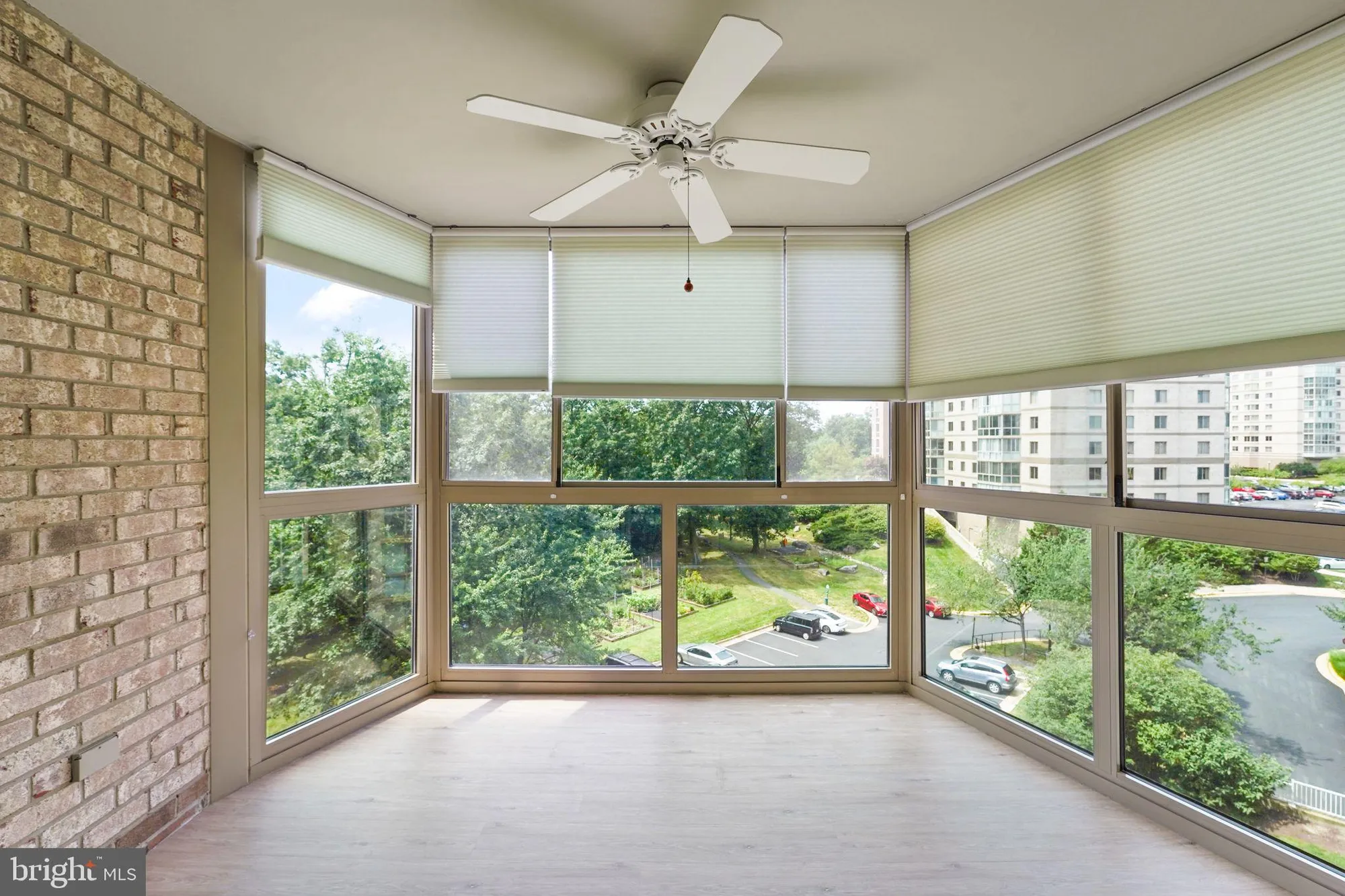 Property Slideshow image 13 of 33 | 19385 cypress ridge ter unit 522, Leesburg, VA, 20176