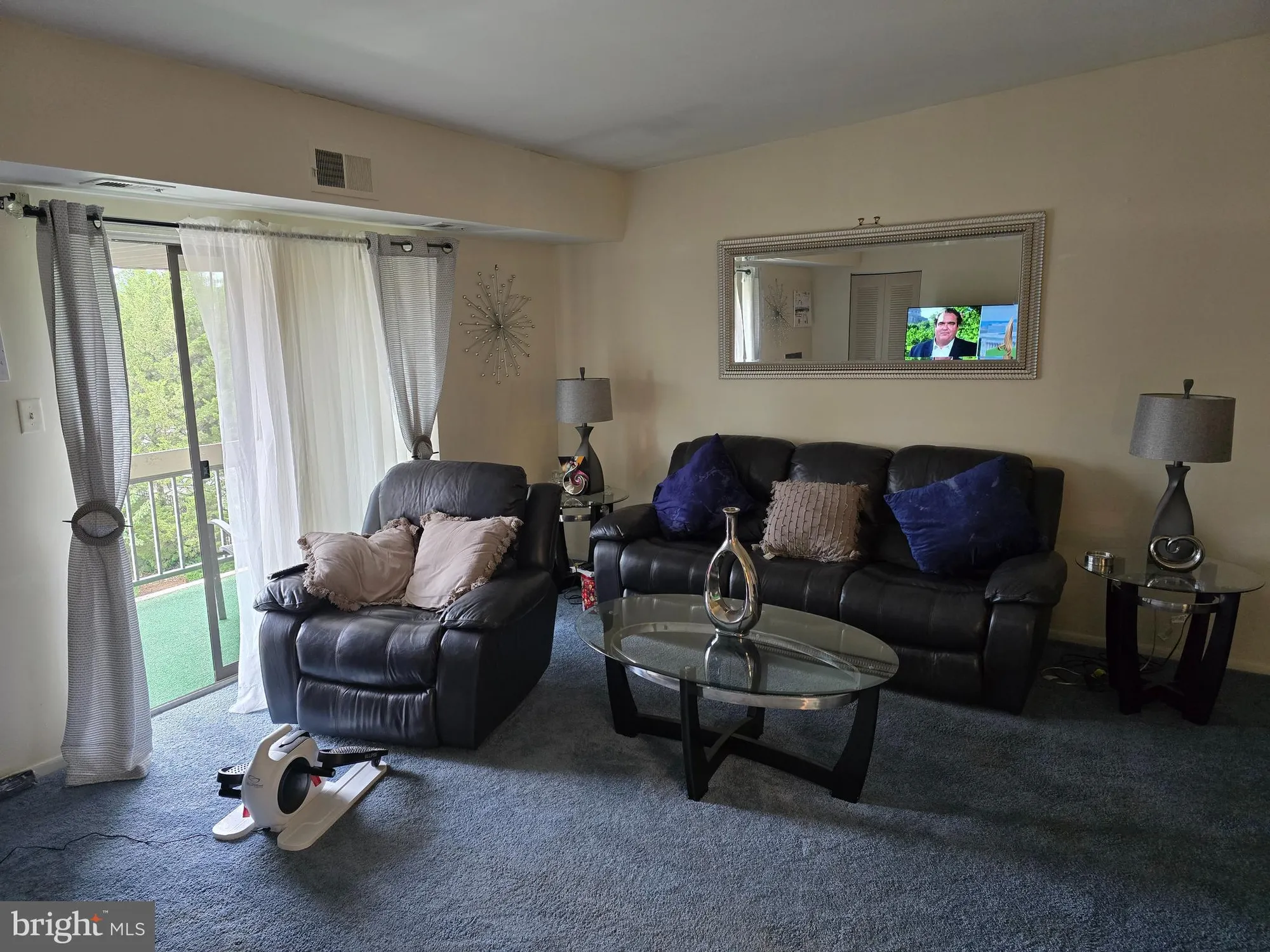 Property Slideshow image 8 of 11 | 58201 delaire landing rd 201, Philadelphia, PA, 19114