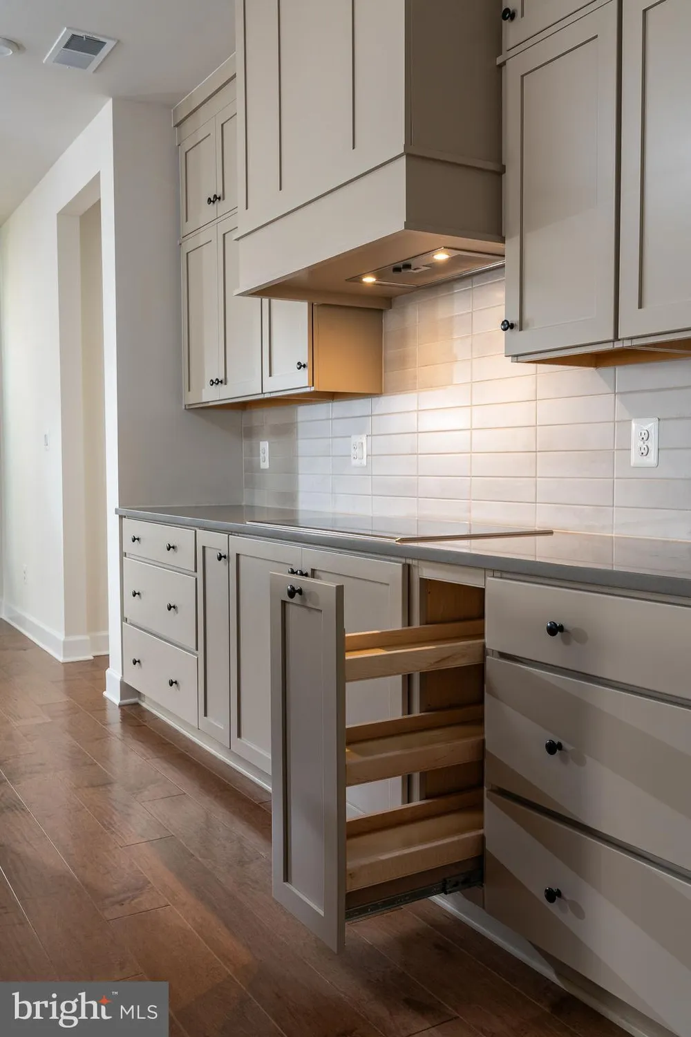 Property Slideshow image 7 of 12 | 43089 greeley sq, Ashburn, VA, 20148