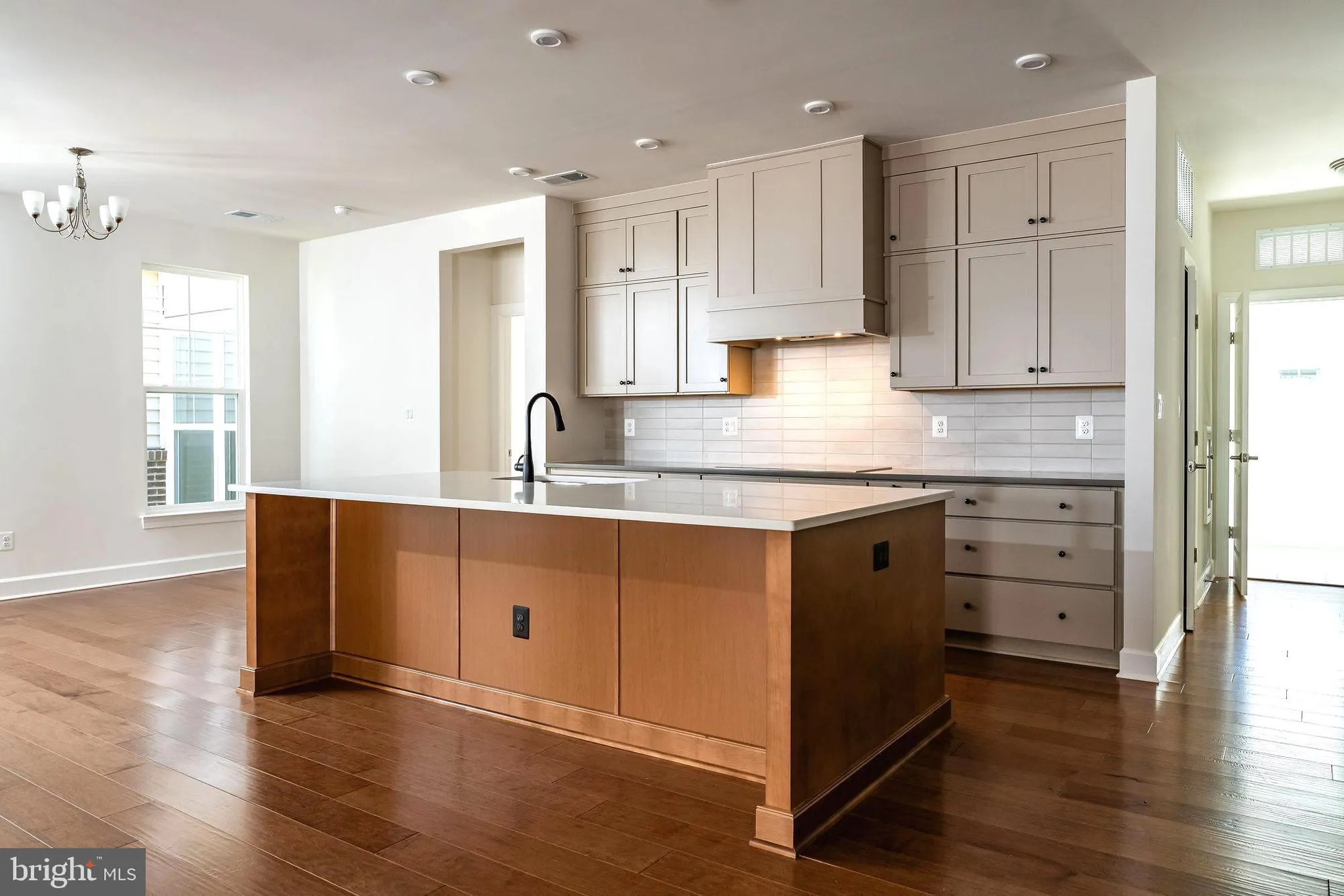 Property Slideshow image 5 of 12 | 43089 greeley sq, Ashburn, VA, 20148