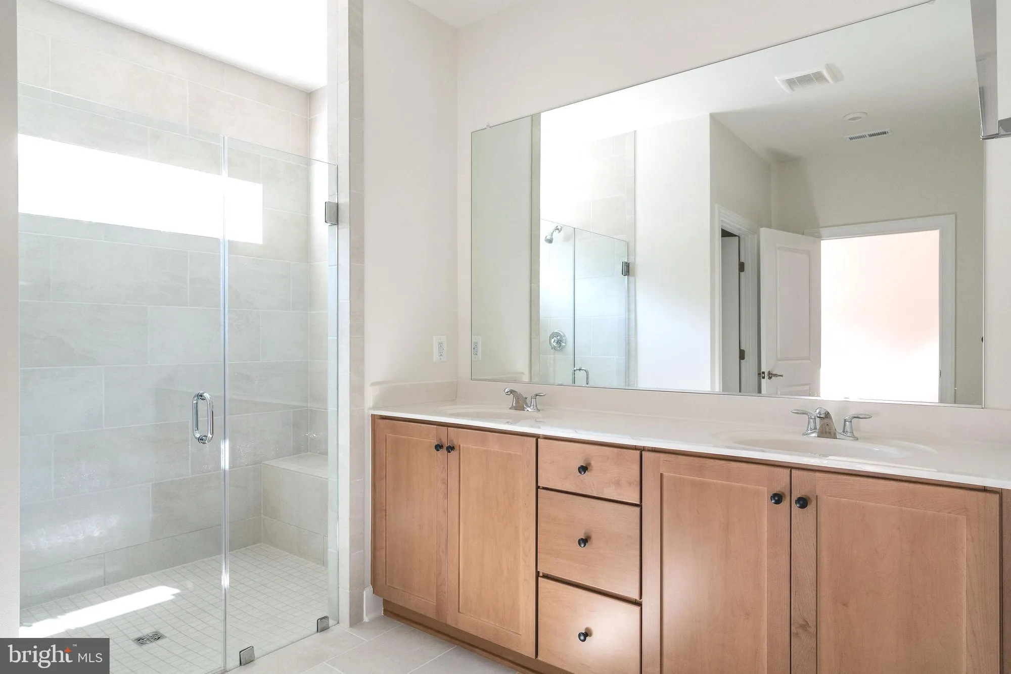 Property Slideshow image 9 of 12 | 43089 greeley sq, Ashburn, VA, 20148