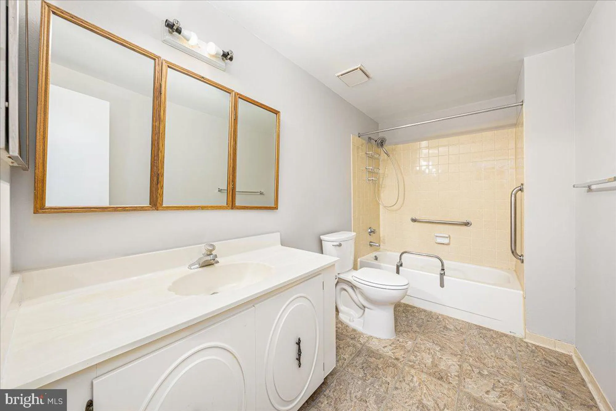 Property Slideshow image 21 of 41 | 15101 glade dr 10-3d, Silver Spring, MD, 20906