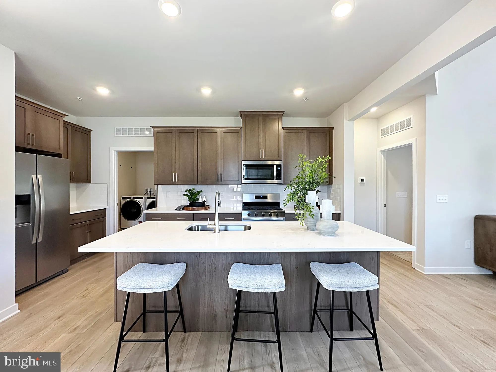 Property Slideshow image 2 of 24 | 544 arrowgrass ln, New Castle, DE, 19720