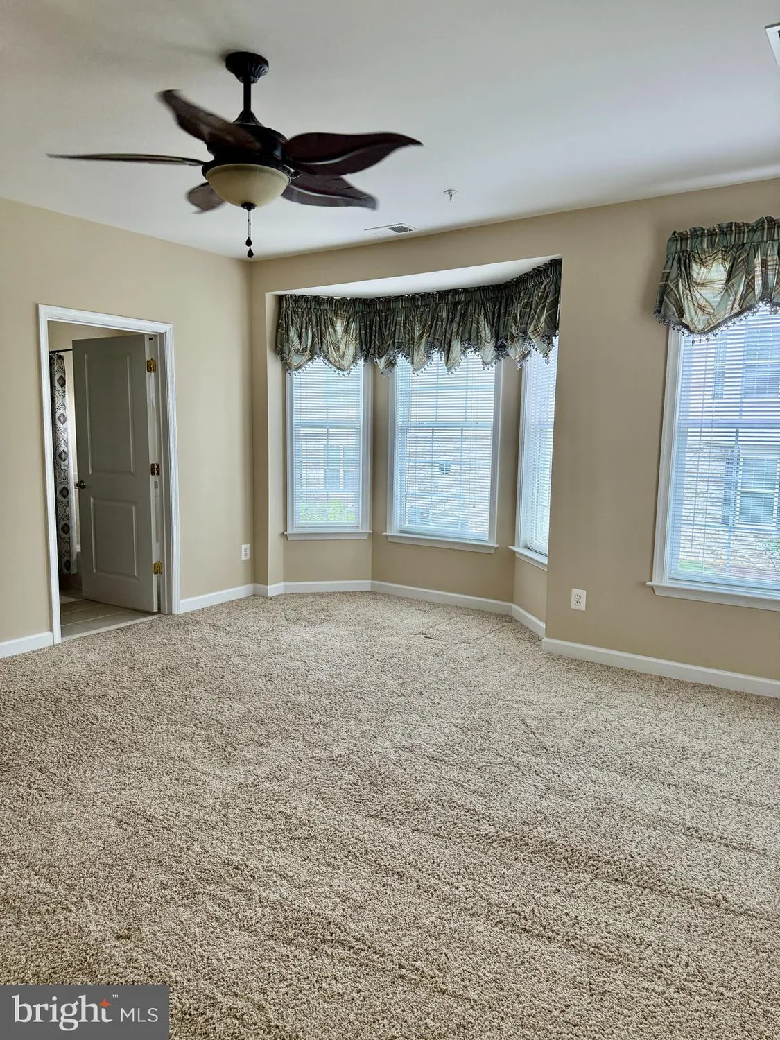 Property Slideshow image 11 of 35 | 1509 feral dae ln unit 204, Annapolis, MD, 21409