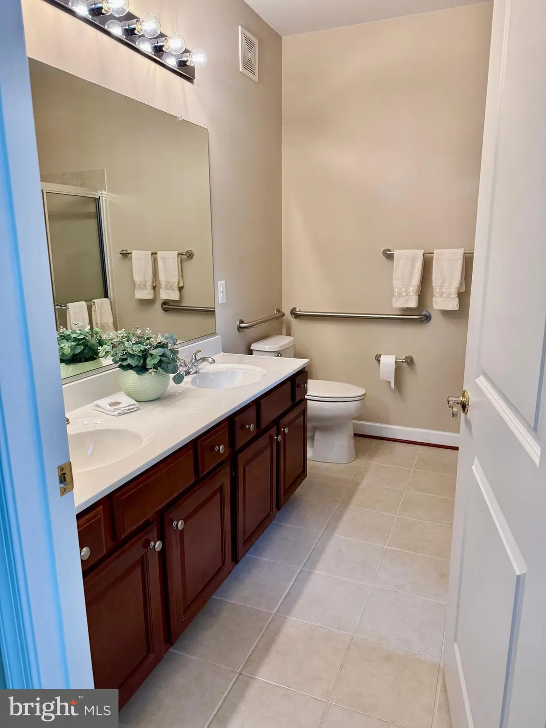 Property Slideshow image 15 of 35 | 1509 feral dae ln unit 204, Annapolis, MD, 21409