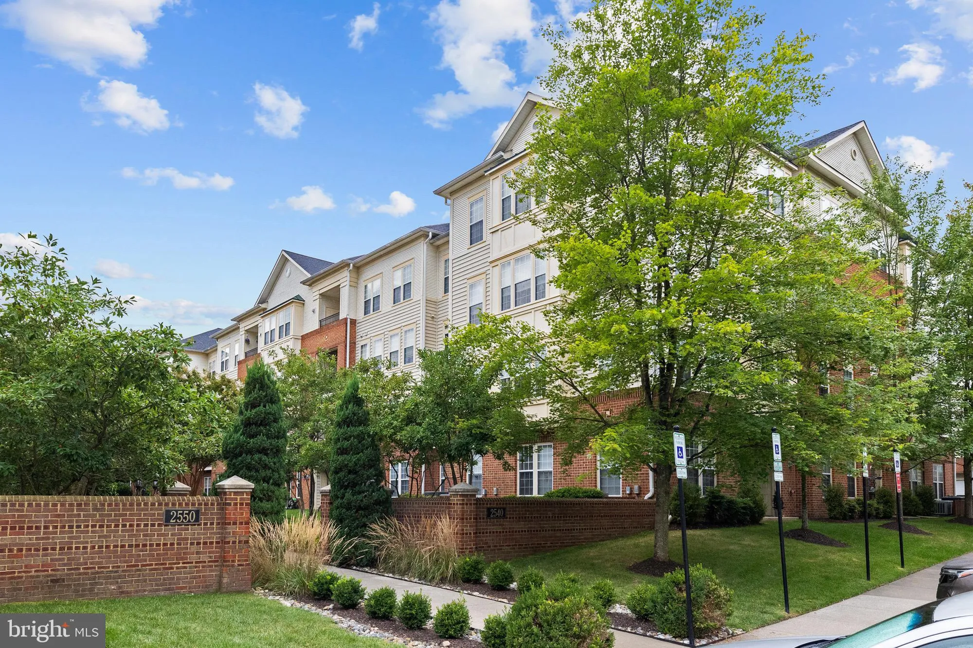 Property Slideshow image 2 of 45 | 2540 kensington gdns 204, Ellicott City, MD, 21043
