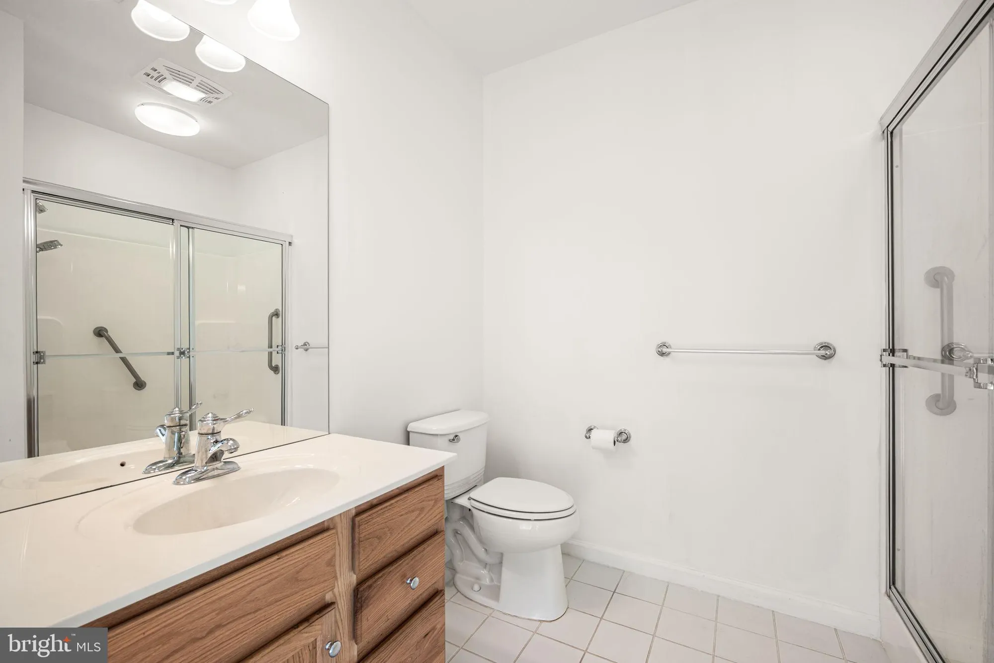 Property Slideshow image 8 of 33 | 231 creekside dr, Brookhaven, PA, 19015