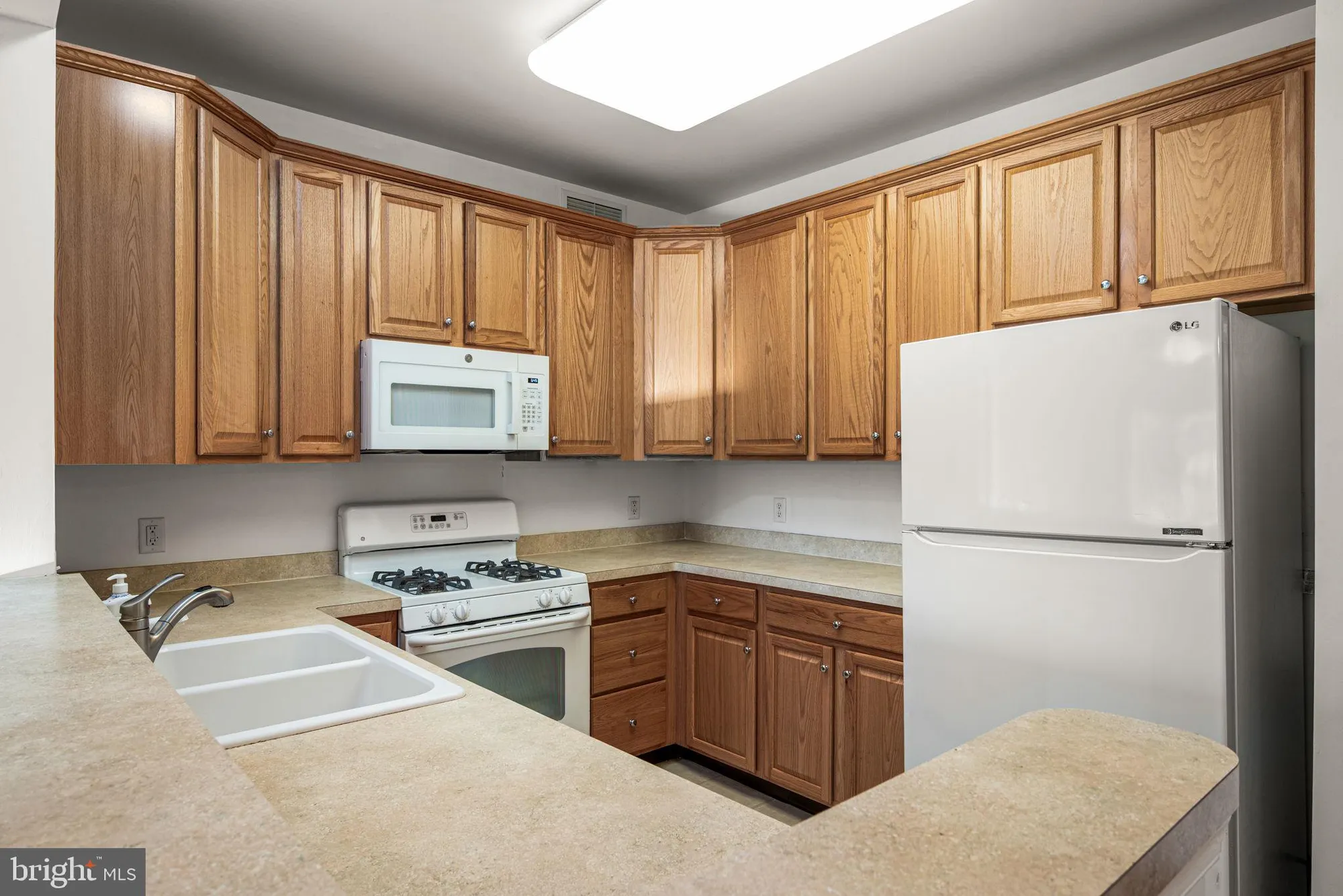 Property Slideshow image 4 of 33 | 231 creekside dr, Brookhaven, PA, 19015