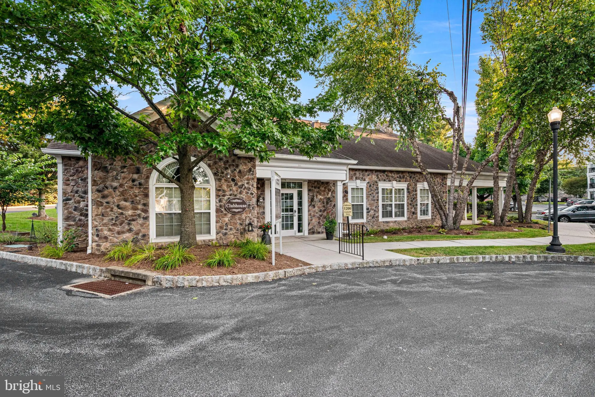 Property Slideshow image 28 of 33 | 231 creekside dr, Brookhaven, PA, 19015