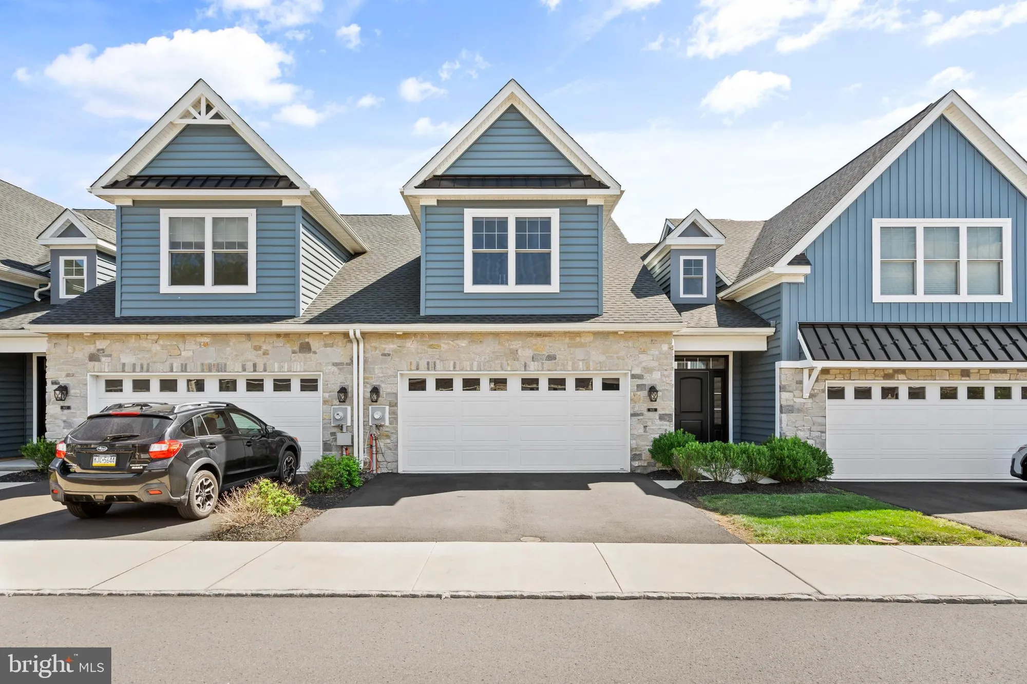 Property Slideshow image 2 of 38 | 905 holden ct, Warminster, PA, 18974