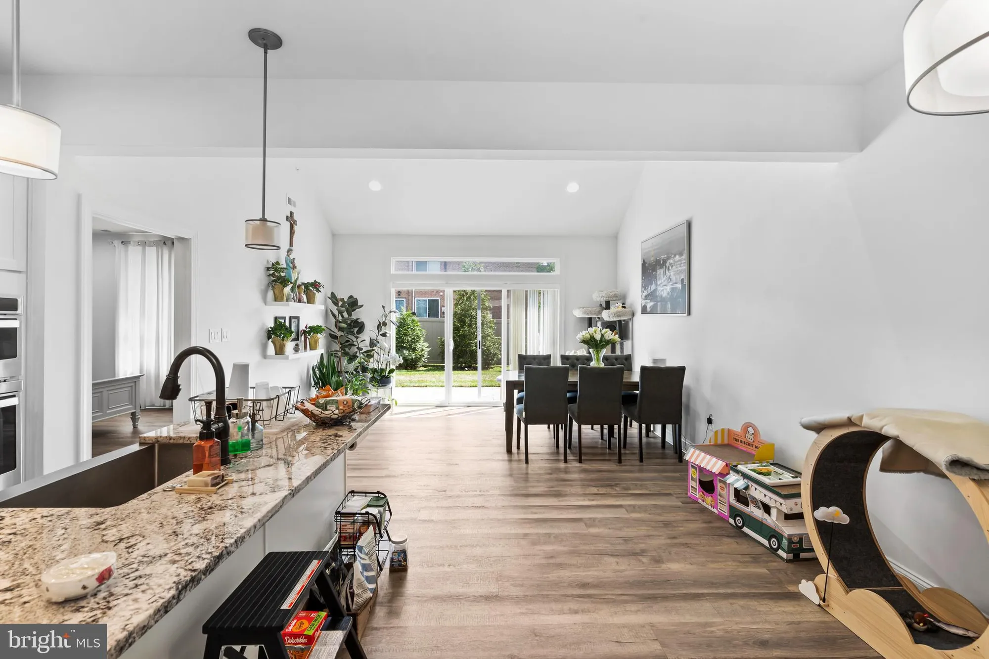 Property Slideshow image 8 of 38 | 905 holden ct, Warminster, PA, 18974