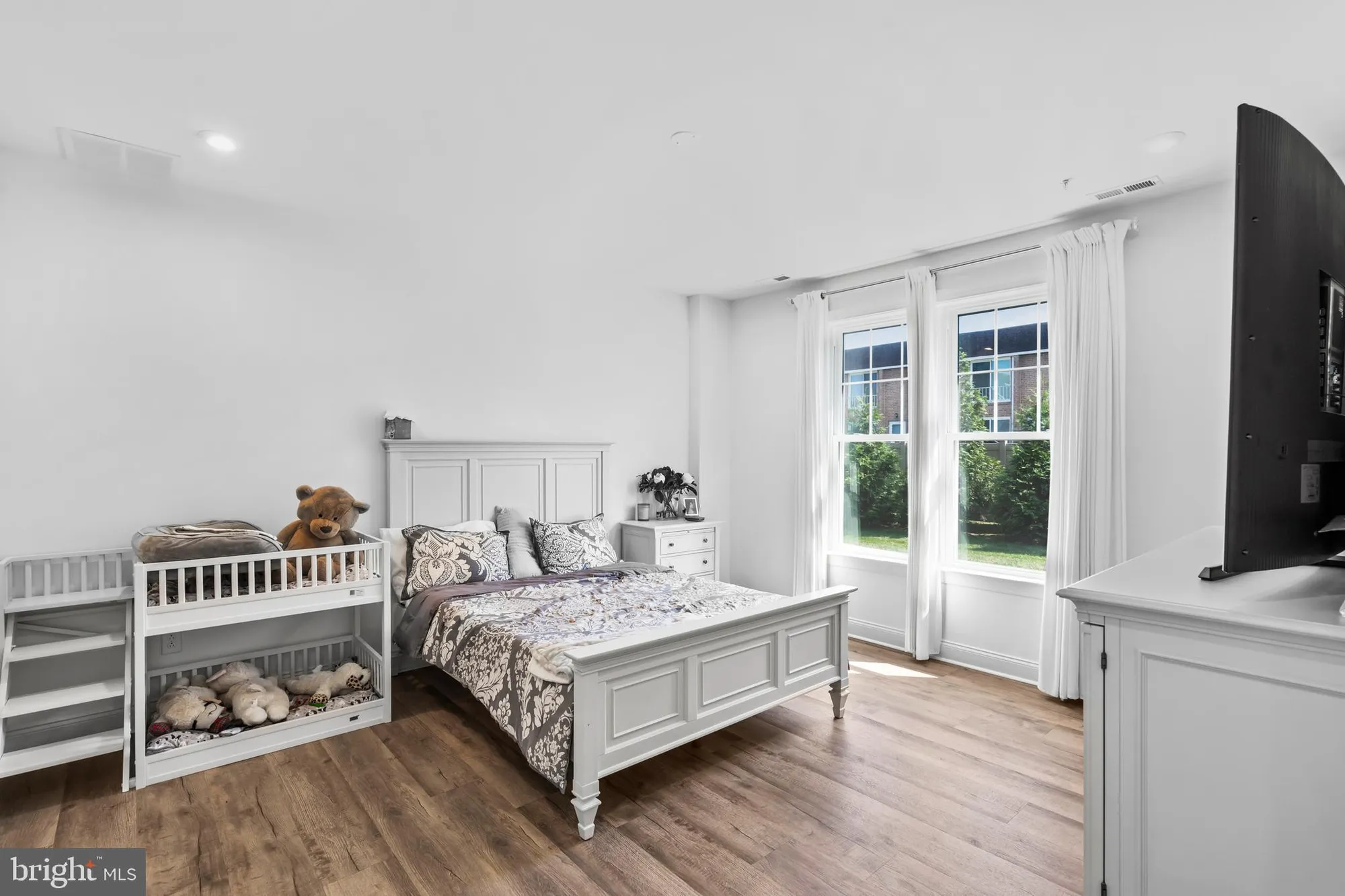 Property Slideshow image 12 of 38 | 905 holden ct, Warminster, PA, 18974