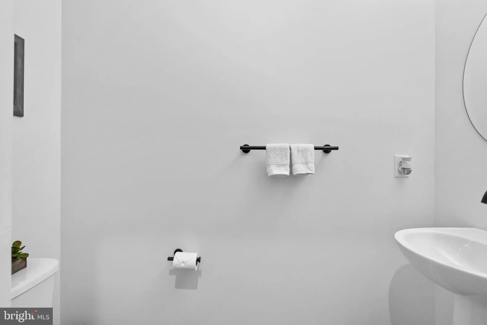 Property Slideshow image 16 of 38 | 905 holden ct, Warminster, PA, 18974