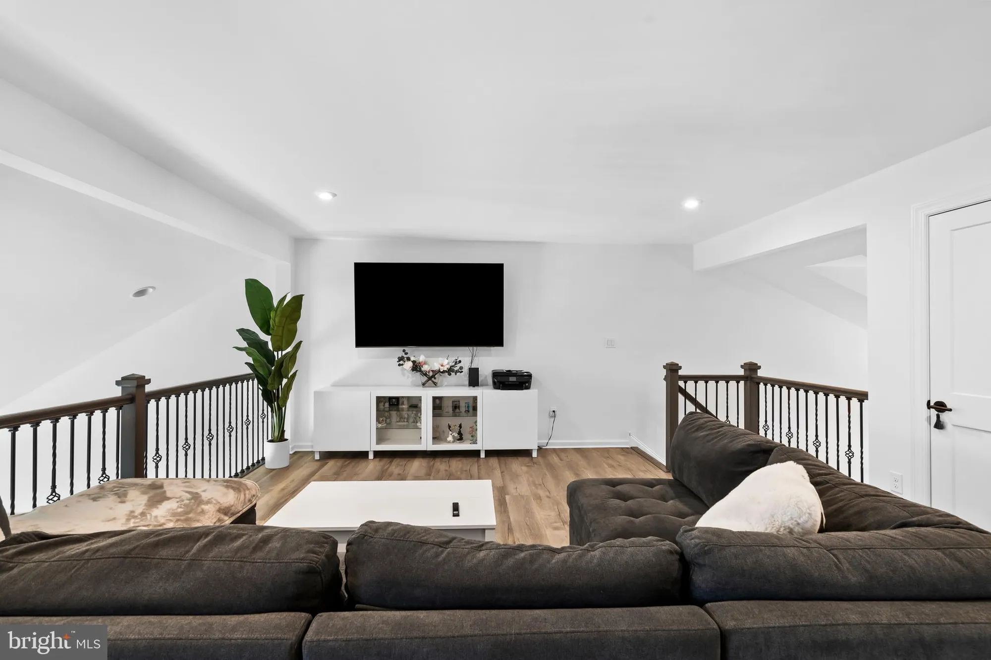 Property Slideshow image 23 of 38 | 905 holden ct, Warminster, PA, 18974