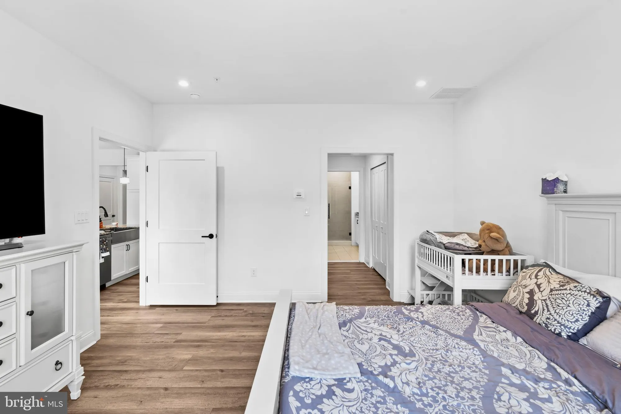 Property Slideshow image 28 of 38 | 905 holden ct, Warminster, PA, 18974