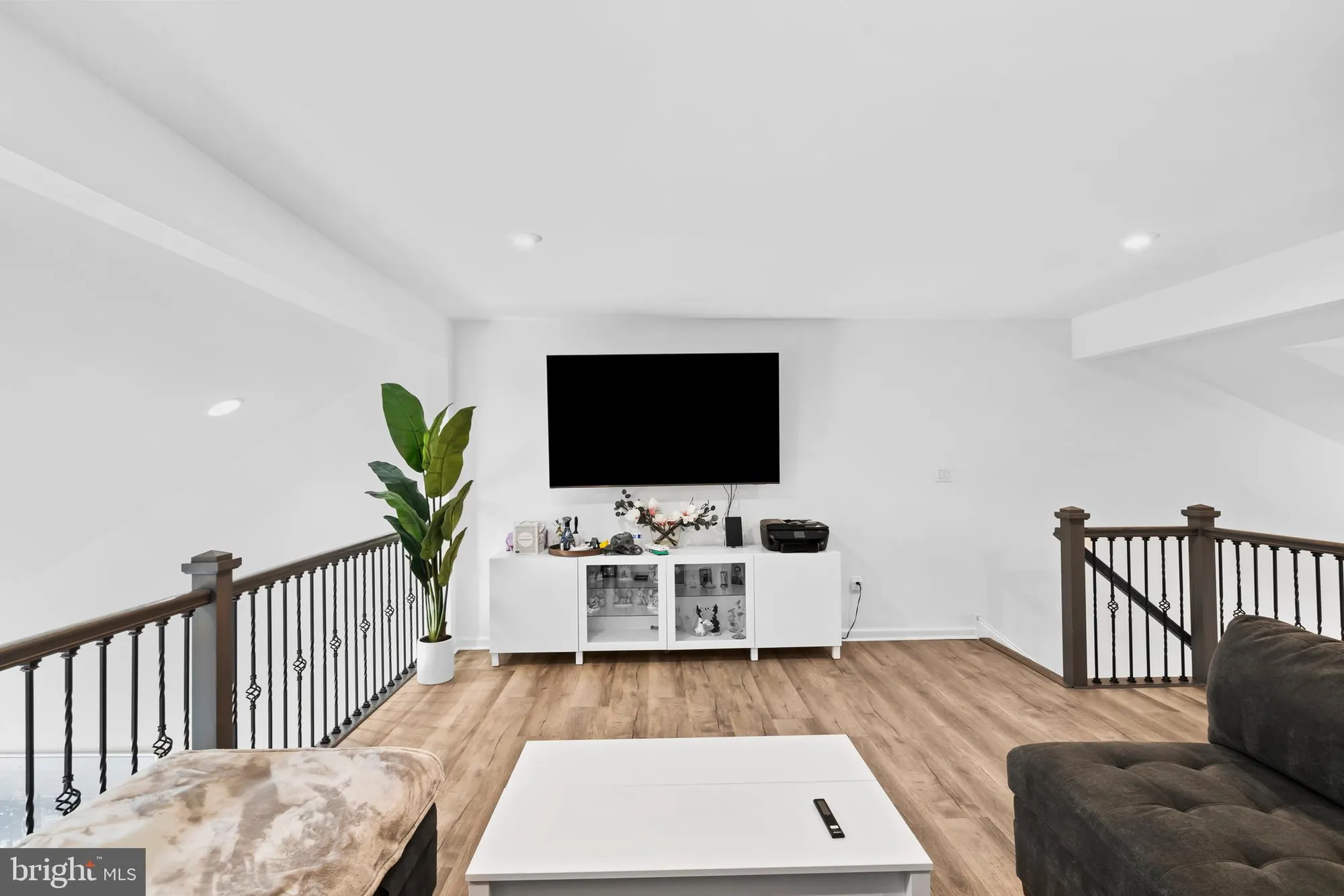 Property Slideshow image 37 of 38 | 905 holden ct, Warminster, PA, 18974