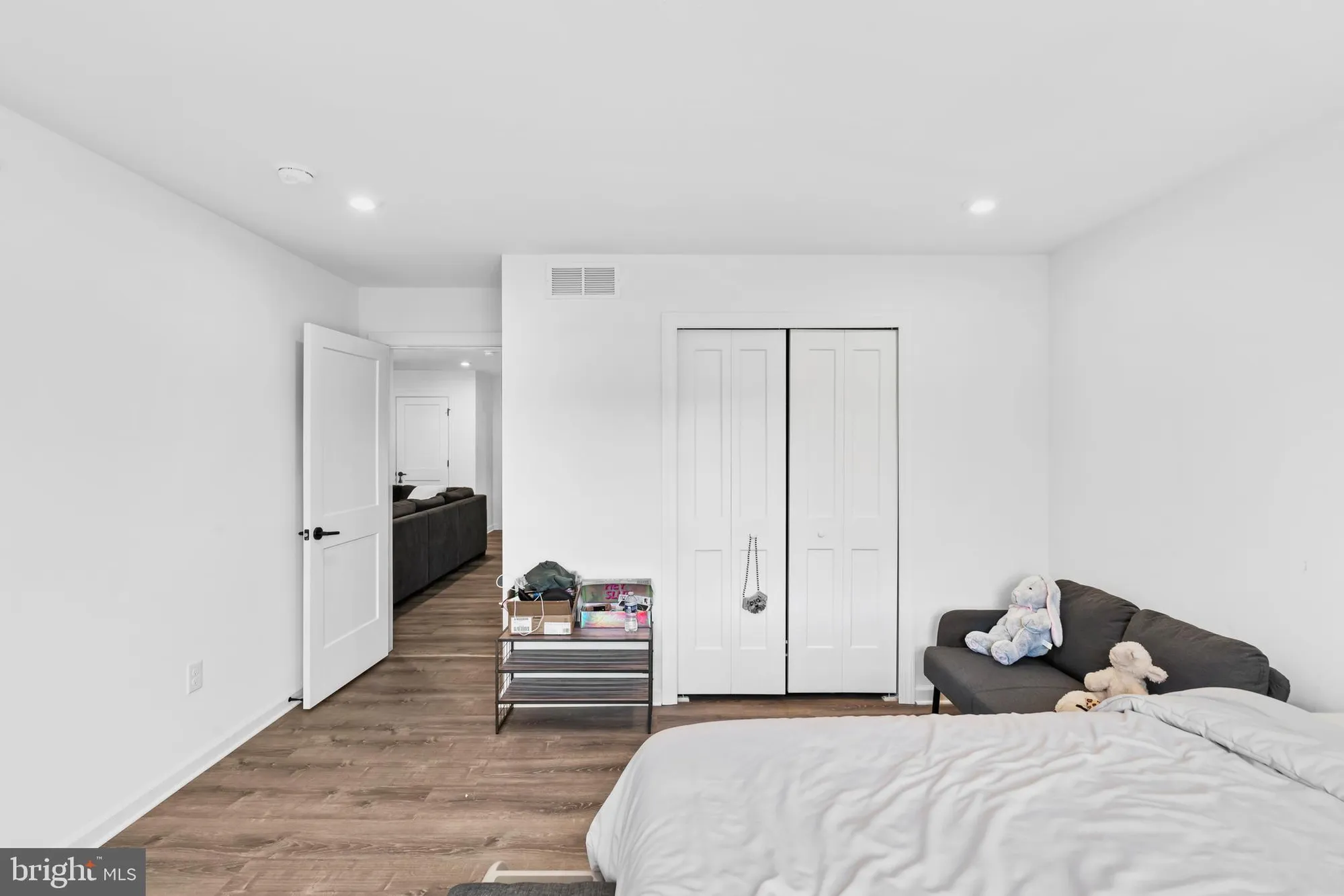 Property Slideshow image 34 of 38 | 905 holden ct, Warminster, PA, 18974