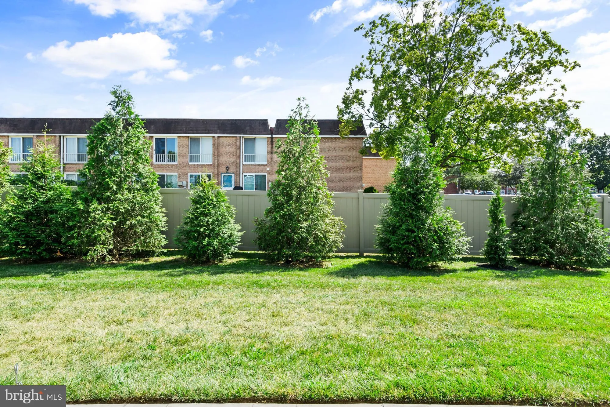 Property Slideshow image 7 of 38 | 905 holden ct, Warminster, PA, 18974