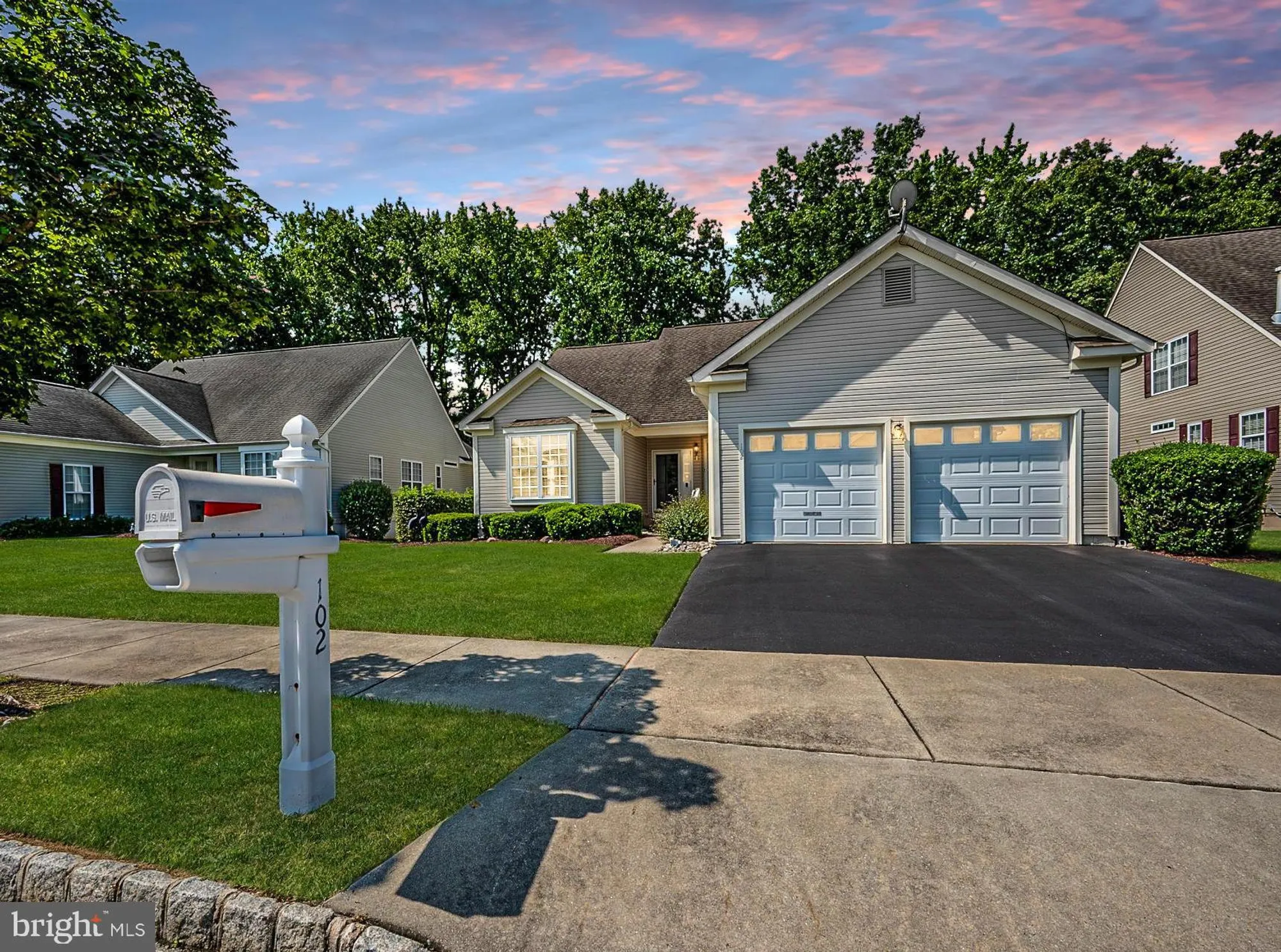 Property Slideshow image 2 of 23 | 102 springmill dr, Middletown, DE, 19709