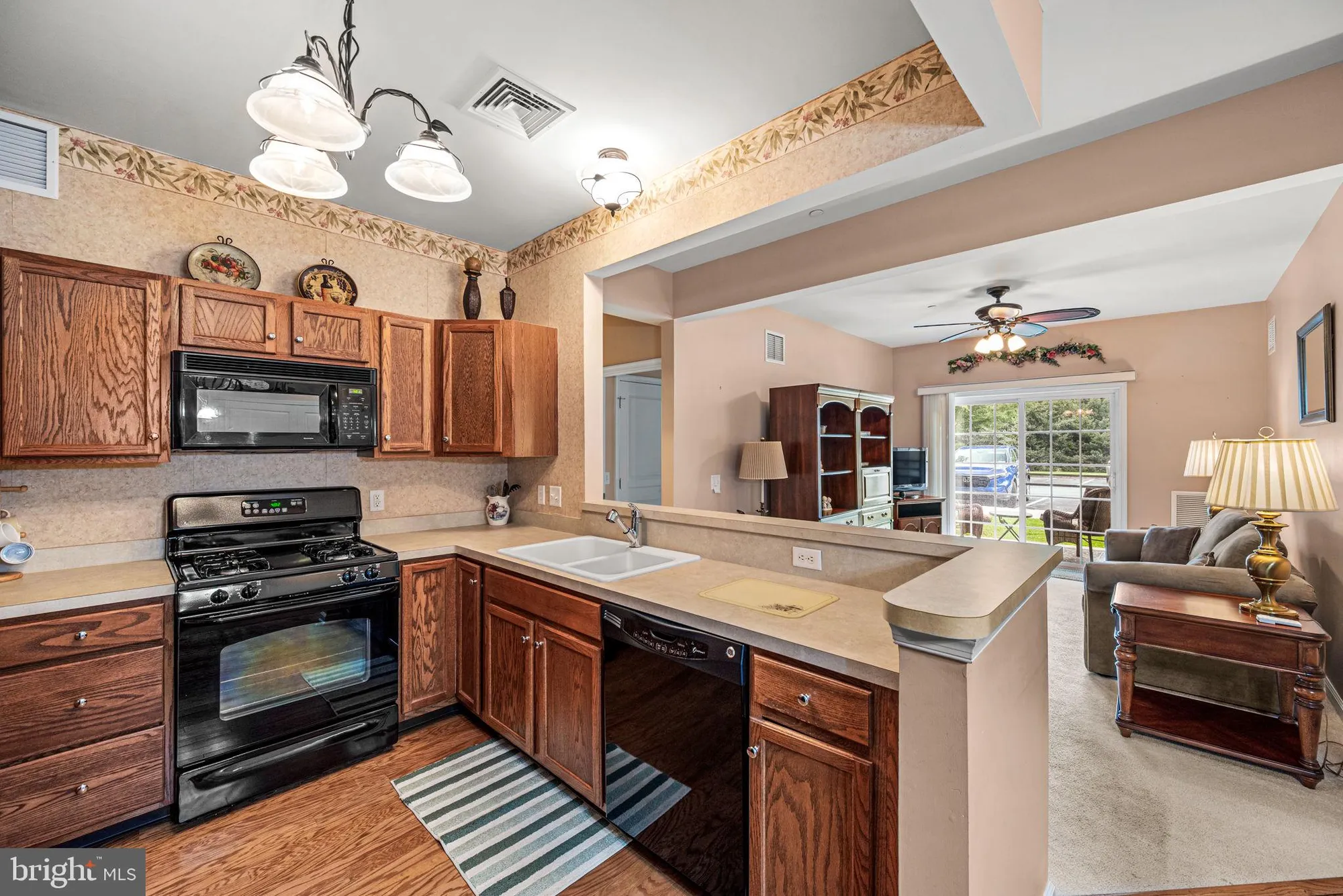 Property Slideshow image 8 of 26 | 113 creekside dr # 3, Brookhaven, PA, 19015