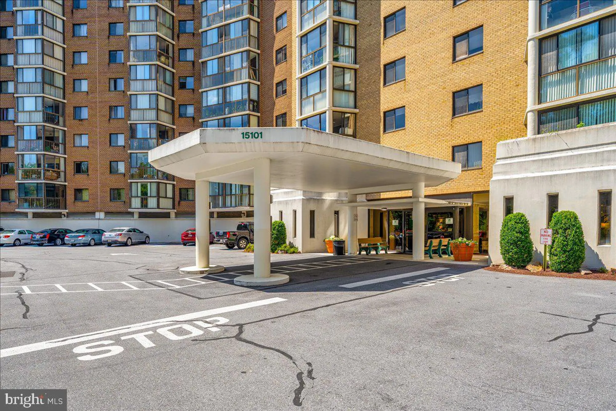 Property Slideshow image 4 of 50 | 15101 interlachen dr 1-807, Silver Spring, MD, 20906