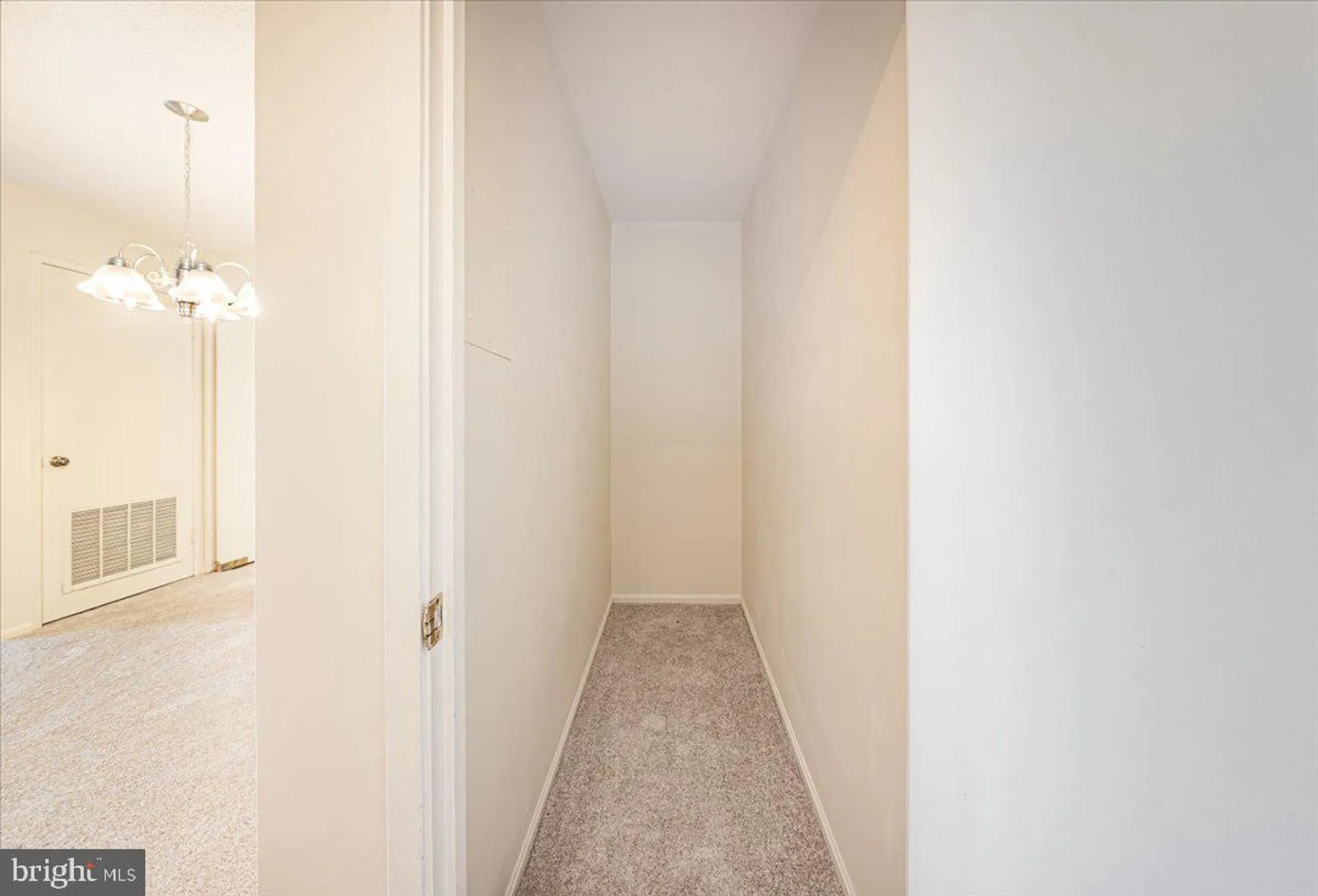 Property Slideshow image 12 of 50 | 15101 interlachen dr 1-807, Silver Spring, MD, 20906