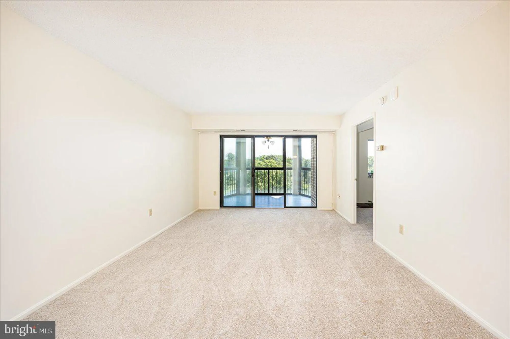 Property Slideshow image 16 of 50 | 15101 interlachen dr 1-807, Silver Spring, MD, 20906