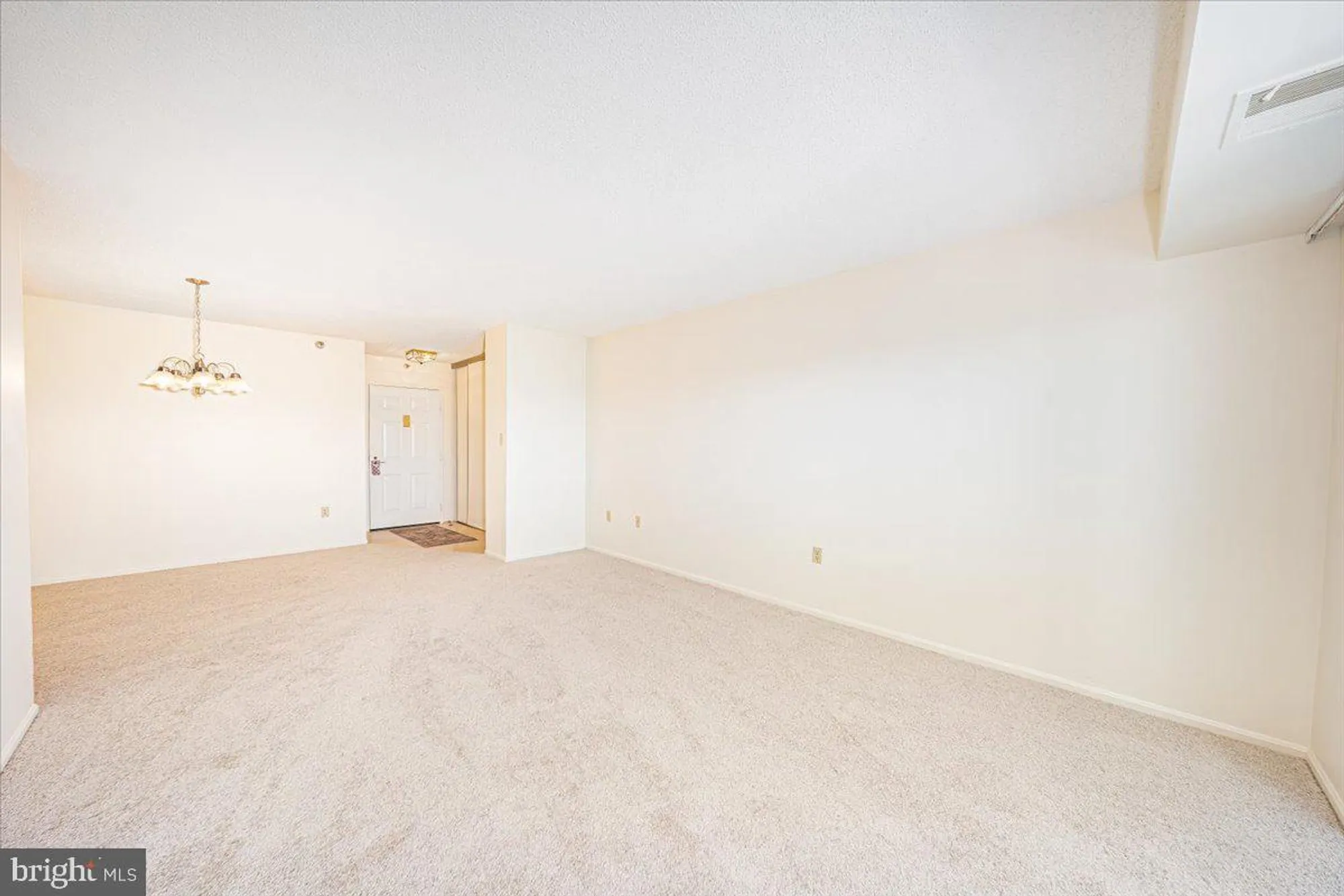 Property Slideshow image 19 of 50 | 15101 interlachen dr 1-807, Silver Spring, MD, 20906