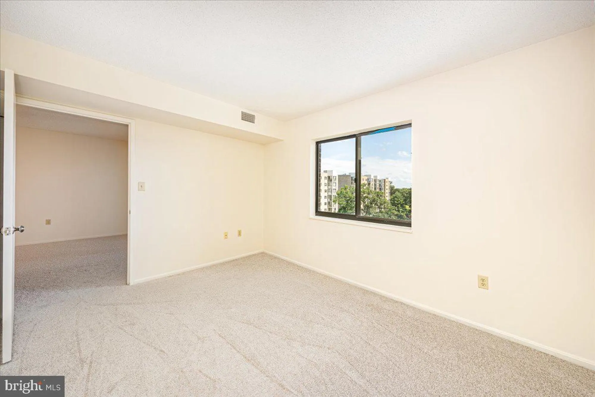 Property Slideshow image 27 of 50 | 15101 interlachen dr 1-807, Silver Spring, MD, 20906