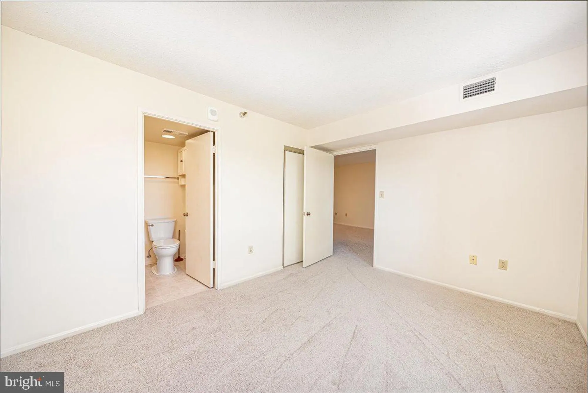 Property Slideshow image 28 of 50 | 15101 interlachen dr 1-807, Silver Spring, MD, 20906