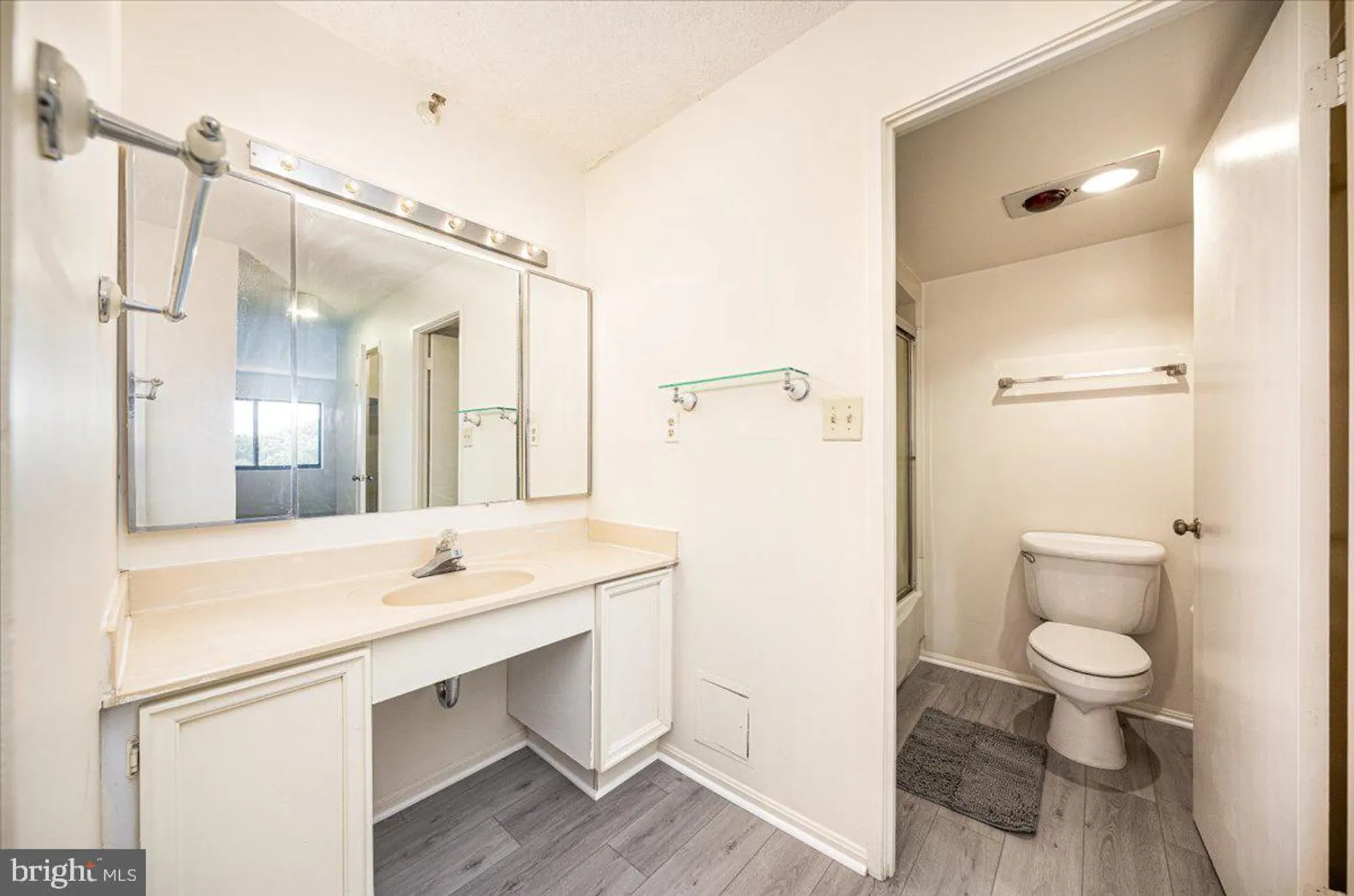 Property Slideshow image 32 of 50 | 15101 interlachen dr 1-807, Silver Spring, MD, 20906