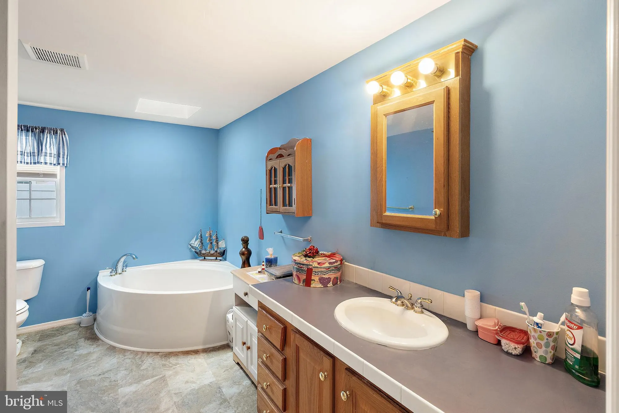 Property Slideshow image 17 of 32 | 36 fort lee dr, Manahawkin, NJ, 08050