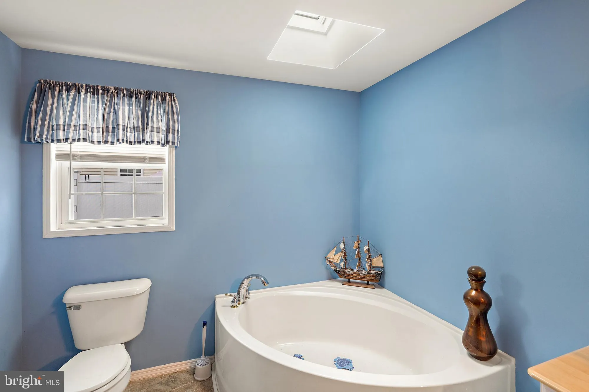 Property Slideshow image 18 of 32 | 36 fort lee dr, Manahawkin, NJ, 08050