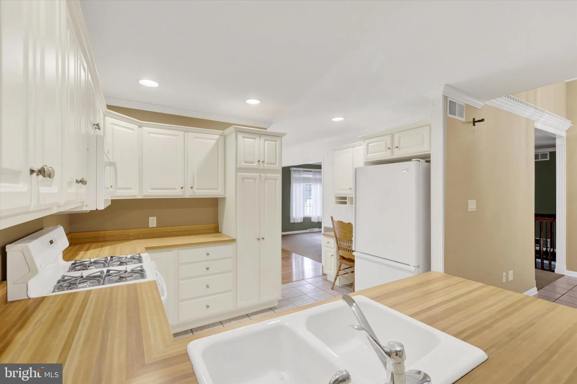 Property Slideshow image 4 of 36 | 3826 farmstead dr, Fayetteville, PA, 17222