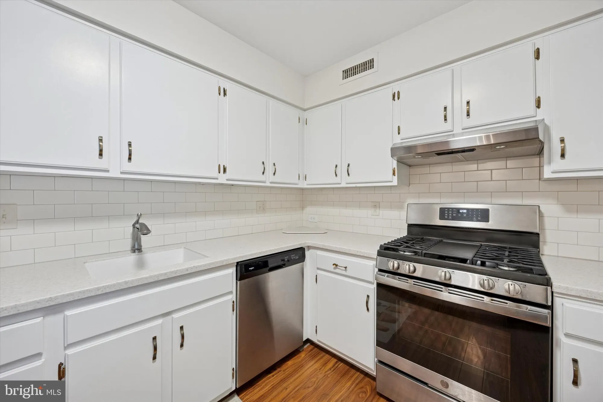 Property Slideshow image 4 of 16 | 47201 delaire landing rd 201, Philadelphia, PA, 19114