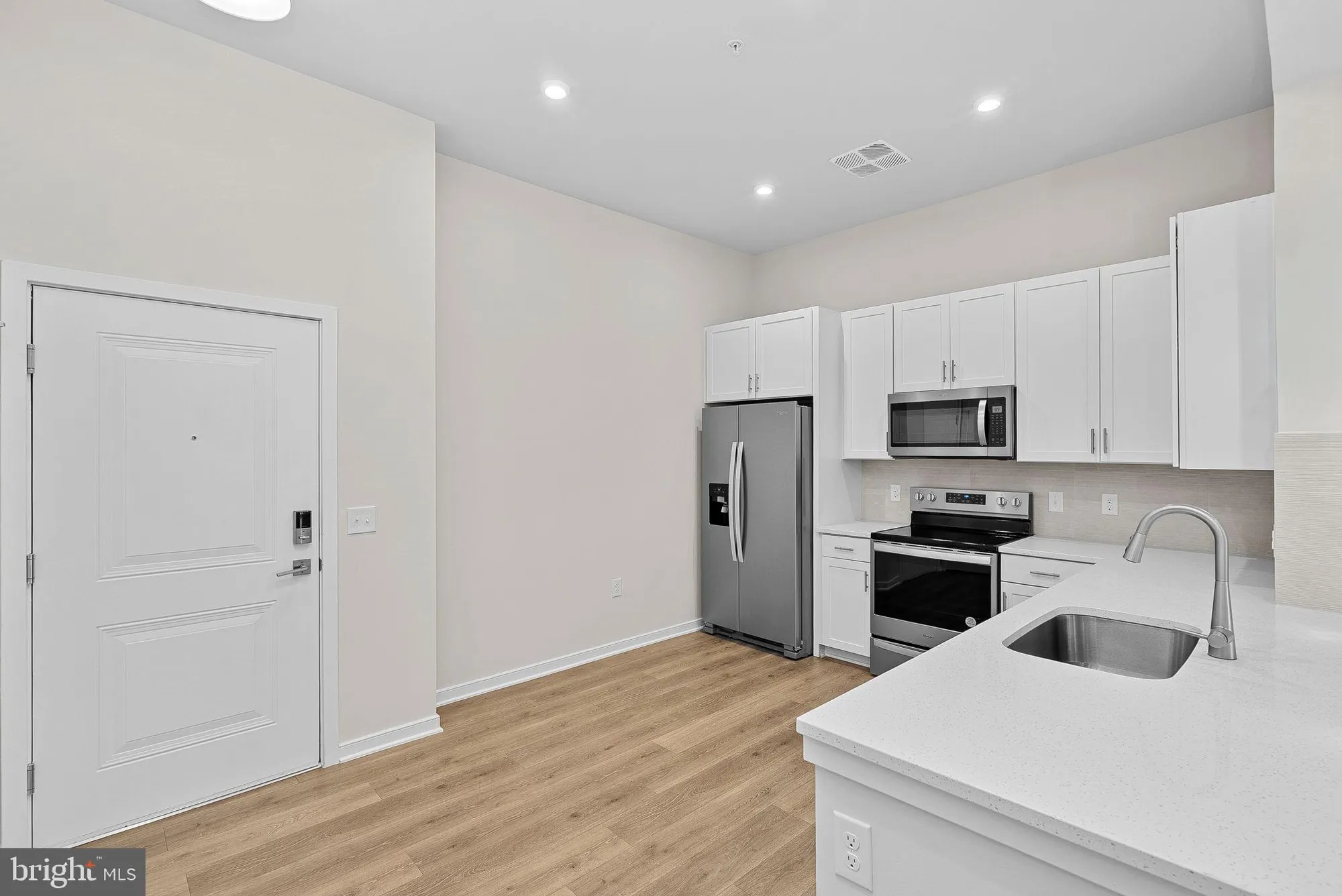 Property Slideshow image 1 of 34 | 700 mount airy ter ne unit 403, Leesburg, VA, 20176