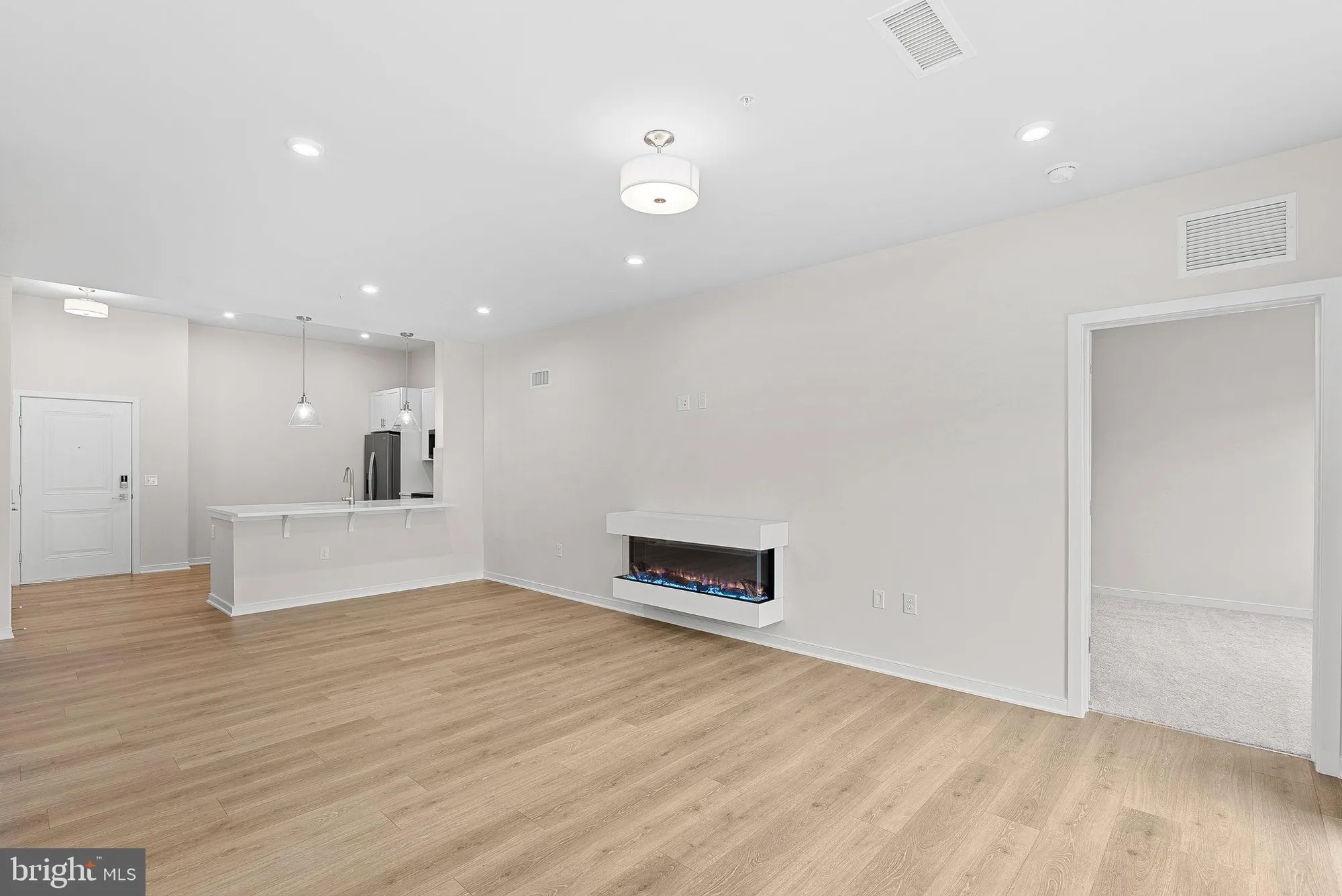 Property Slideshow image 5 of 34 | 700 mount airy ter ne unit 403, Leesburg, VA, 20176